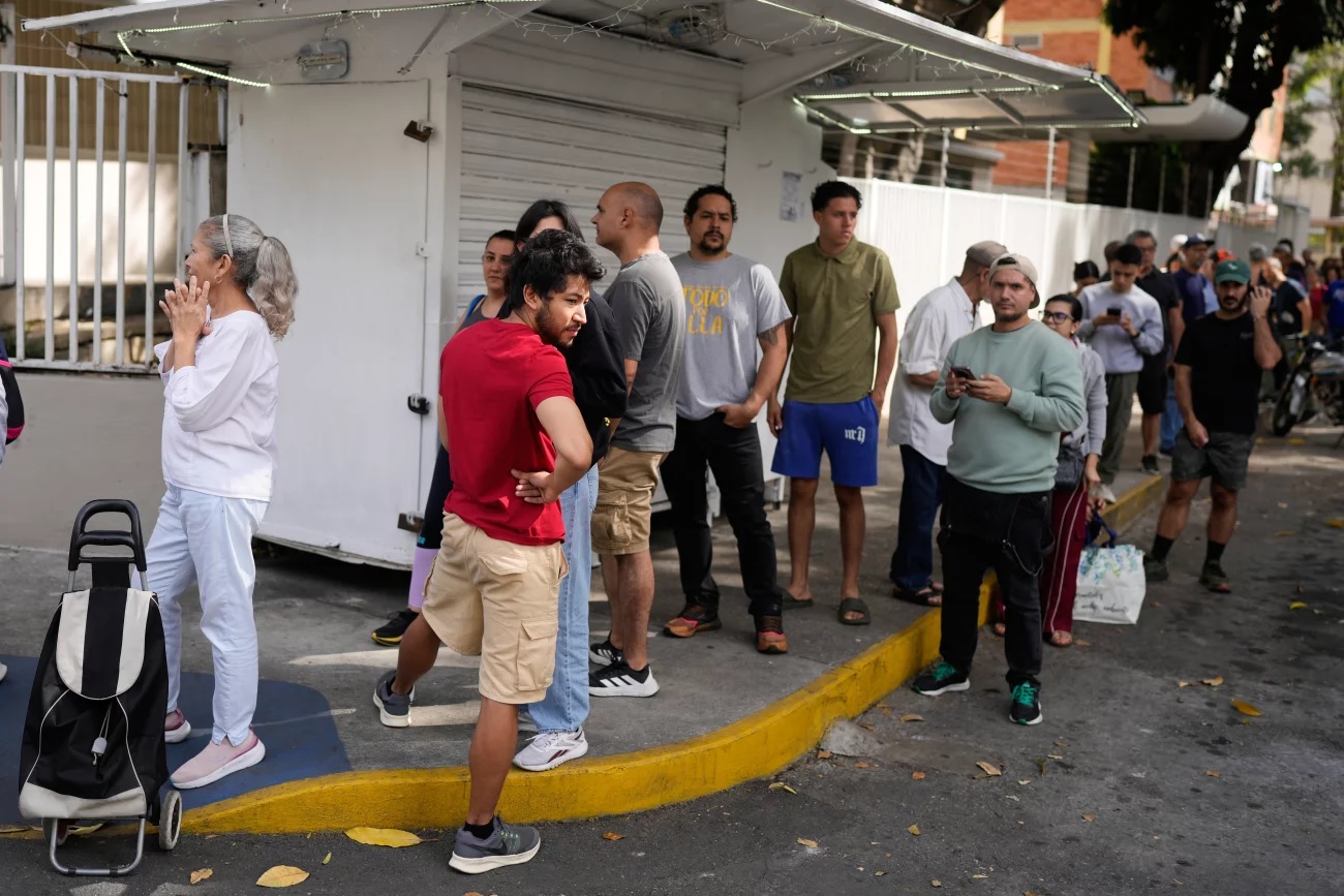 Những h&igrave;nh ảnh đầu ti&ecirc;n từ Venezuela sau đ&ecirc;m bị đột k&iacute;ch - Ảnh 4.