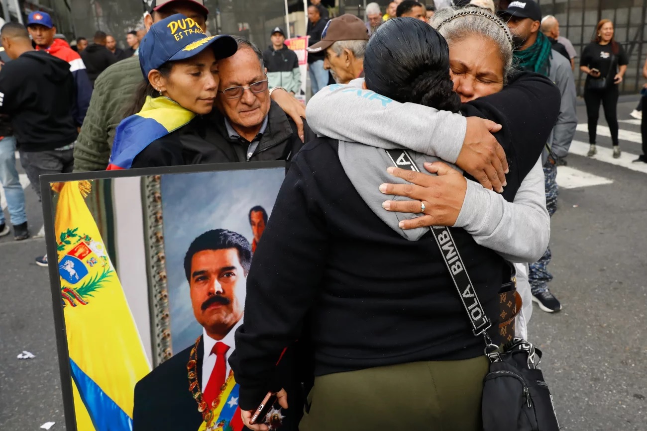 Những h&igrave;nh ảnh đầu ti&ecirc;n từ Venezuela sau đ&ecirc;m bị đột k&iacute;ch - Ảnh 6.