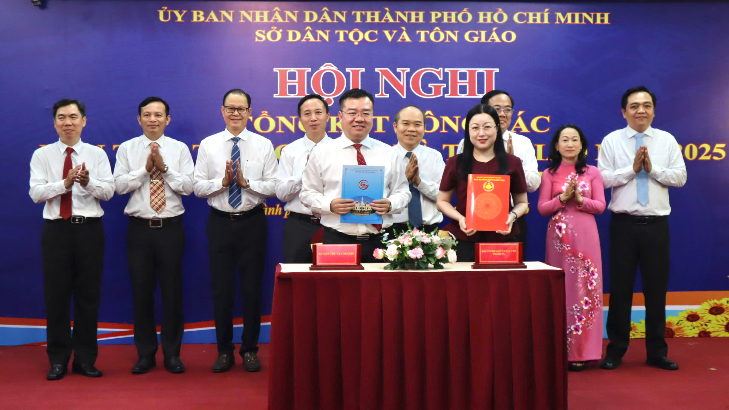 TPHCM: Tổng kết công tác dân tộc, tín ngưỡng, tôn giáo năm 2025 - Ảnh 1.