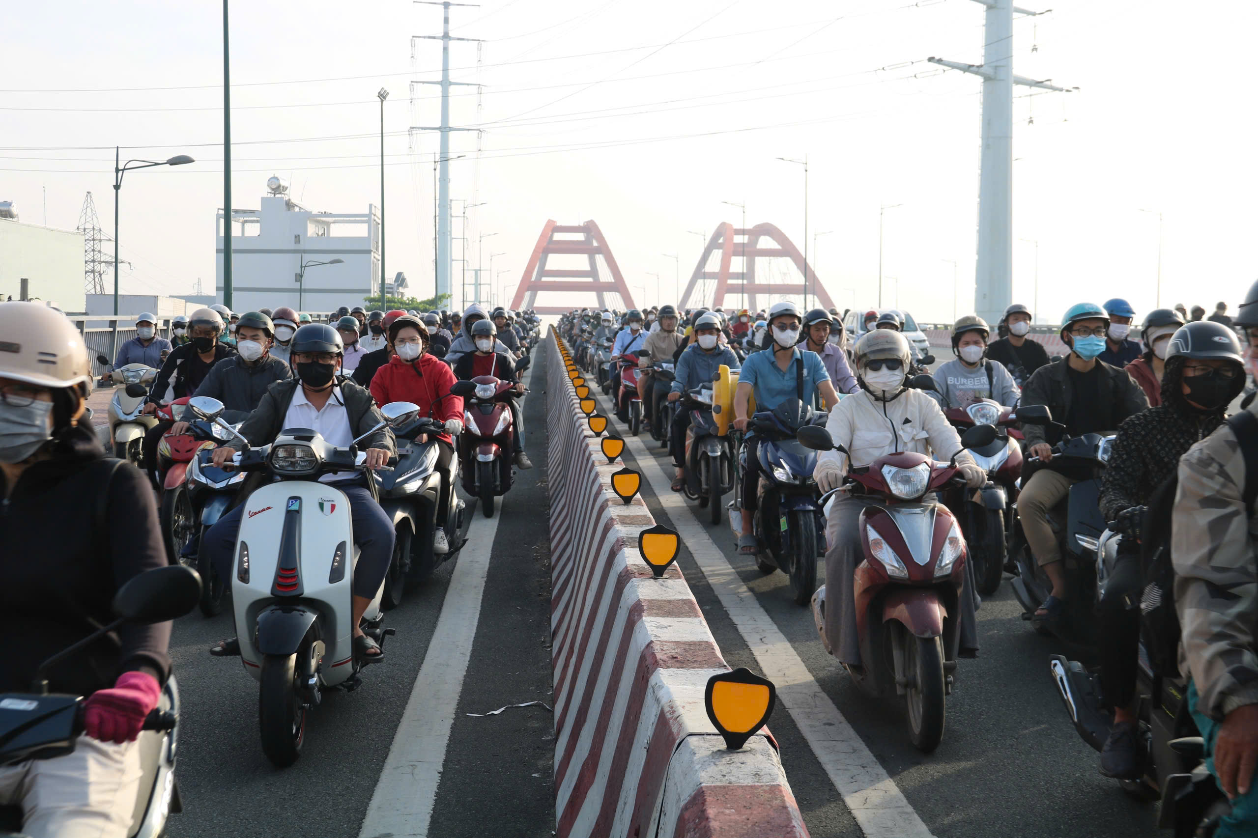 H&igrave;nh ảnh giao th&ocirc;ng TPHCM ng&agrave;y đầu tuần sau kỳ nghỉ Tết - Ảnh 3.