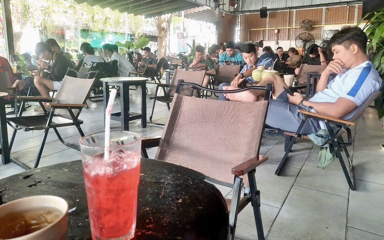 Quán cà phê không khói thuốc lá điện tử
