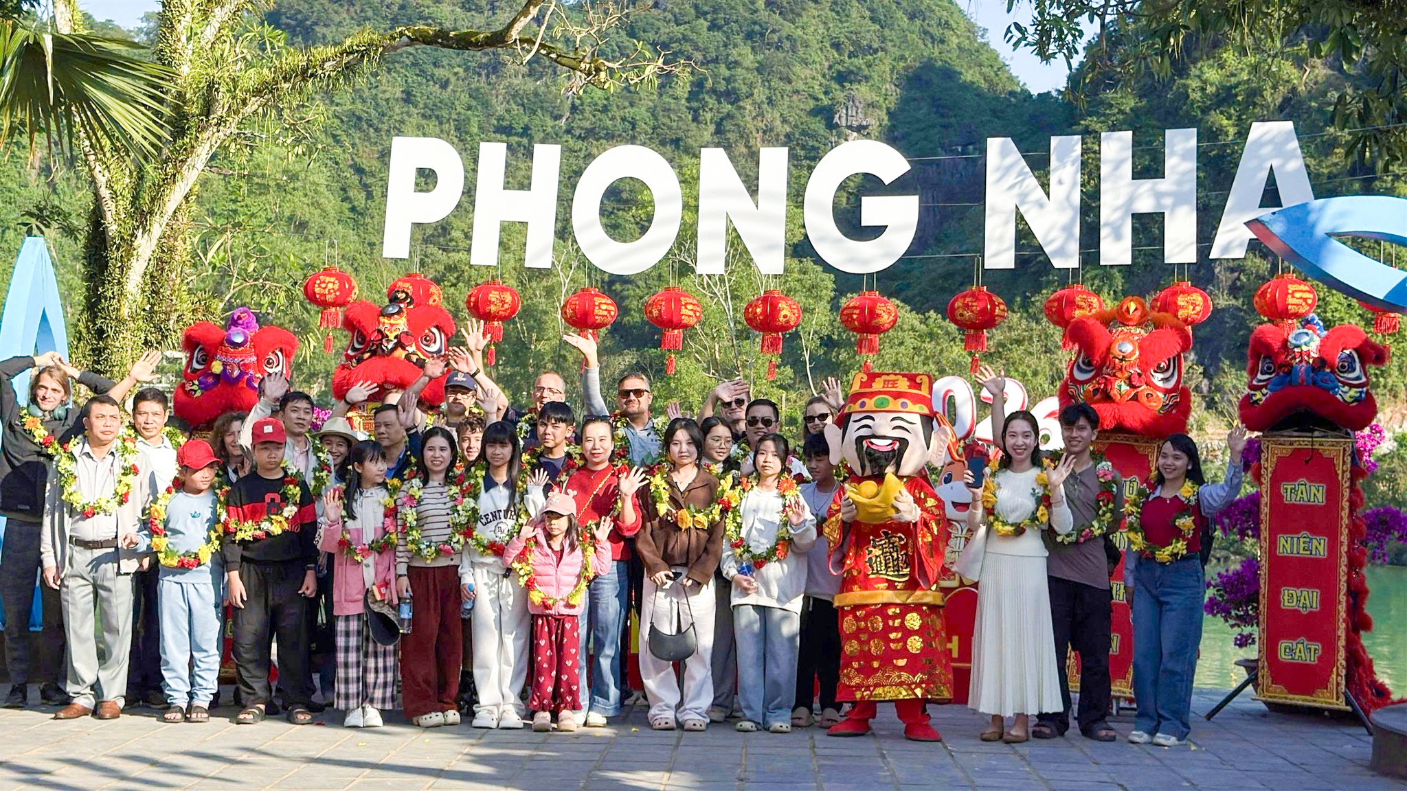 Du lịch Quảng Trị dịp Tết Dương lịch 2026 thu hút 120 . 000 Khách , doanh thu 138 tỉ đồng - Ảnh 1.