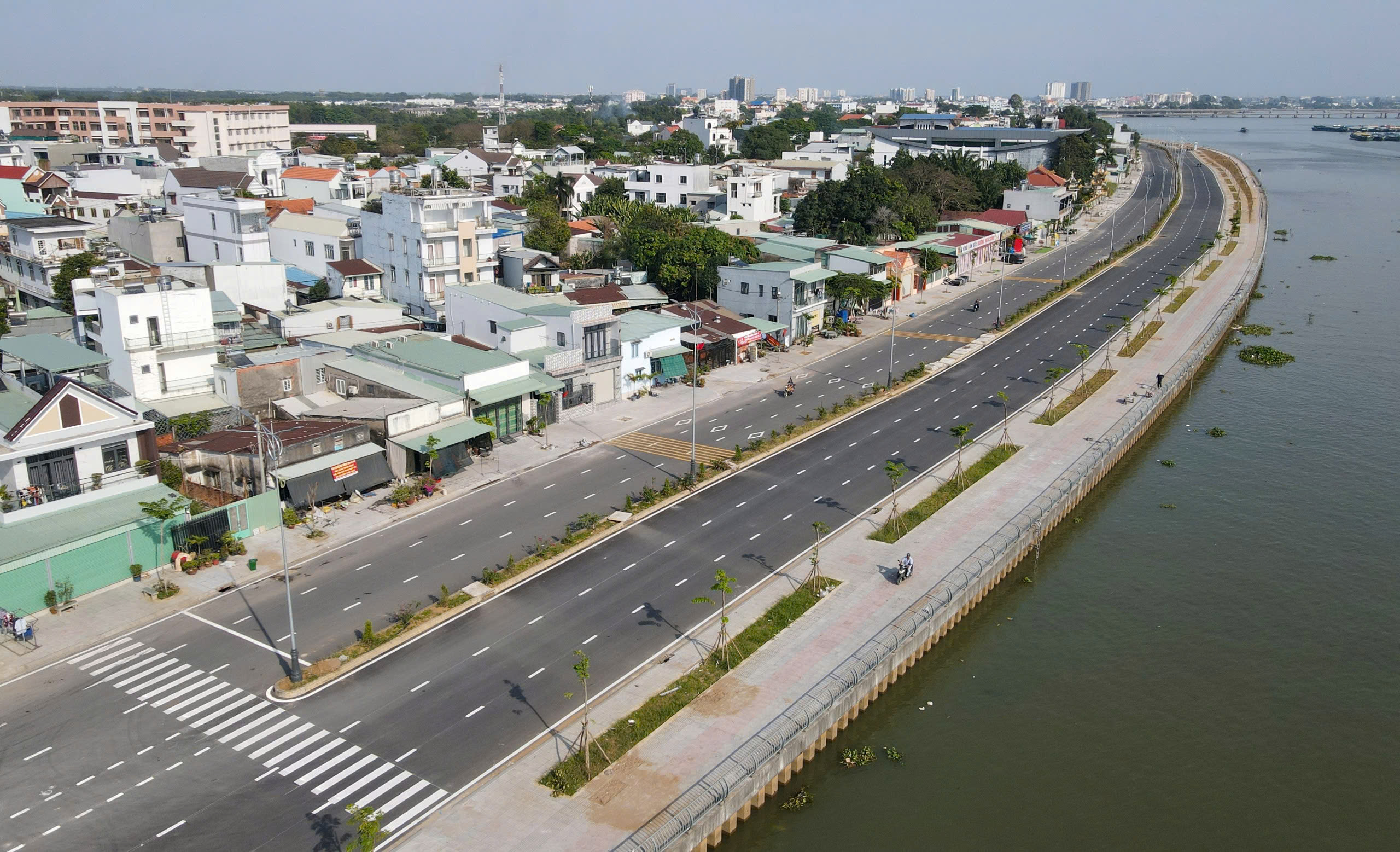 Cận cảnh đường ven s&ocirc;ng Đồng Nai ho&agrave;n thiện trước Tết Nguy&ecirc;n đ&aacute;n 2026 - Ảnh 2.
