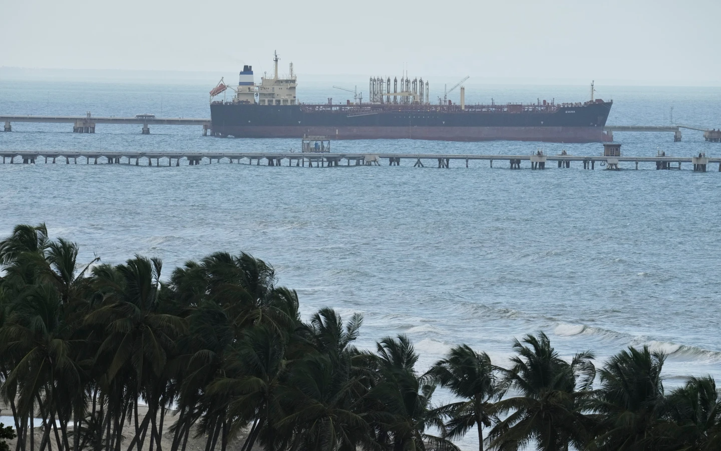 Điểm nóng xung đột ngày 6-1: Nhiều tàu chở dầu Venezuela âm thầm rời đất nước