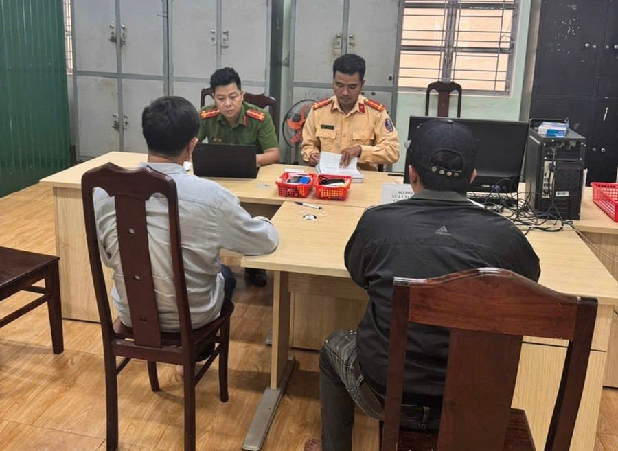Gia Lai: Phạt nặng 3 t&agrave;i xế vụ tạt đầu xe do tranh gi&agrave;nh kh&aacute;ch tr&ecirc;n Quốc lộ 14C - Ảnh 2.