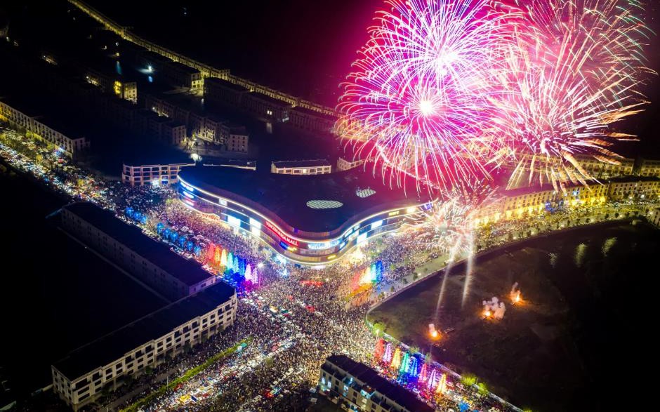 Hơn 1,5 triệu lượt khách “thắp lửa” đêm giao thừa 2026 tại chuỗi điểm đến Vingroup