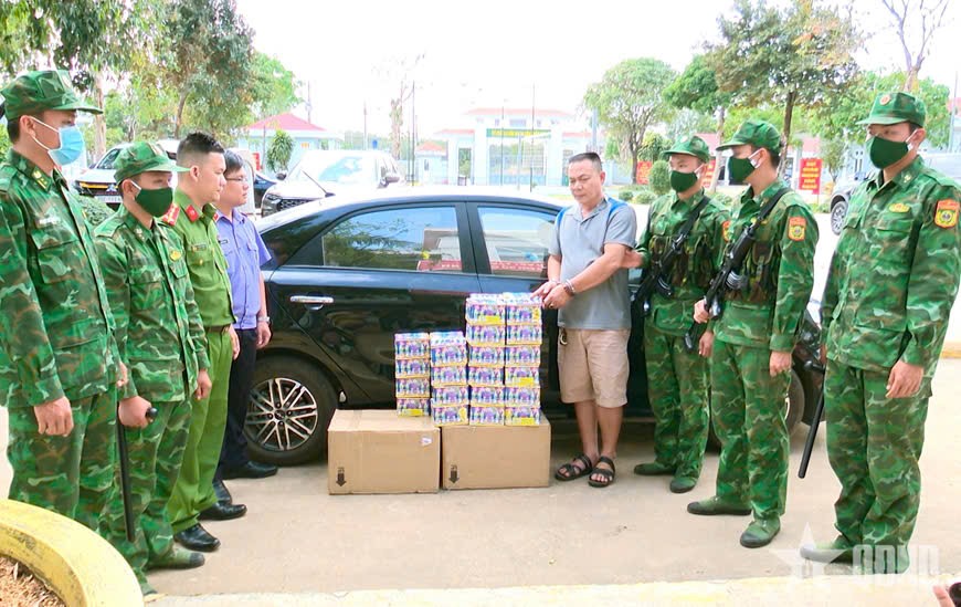 Đối tượng ở Đồng Nai bu&ocirc;n h&agrave;ng lậu ph&aacute;o hoa nổ tại T&acirc;y Ninh bị bắt giữ - Ảnh 2.