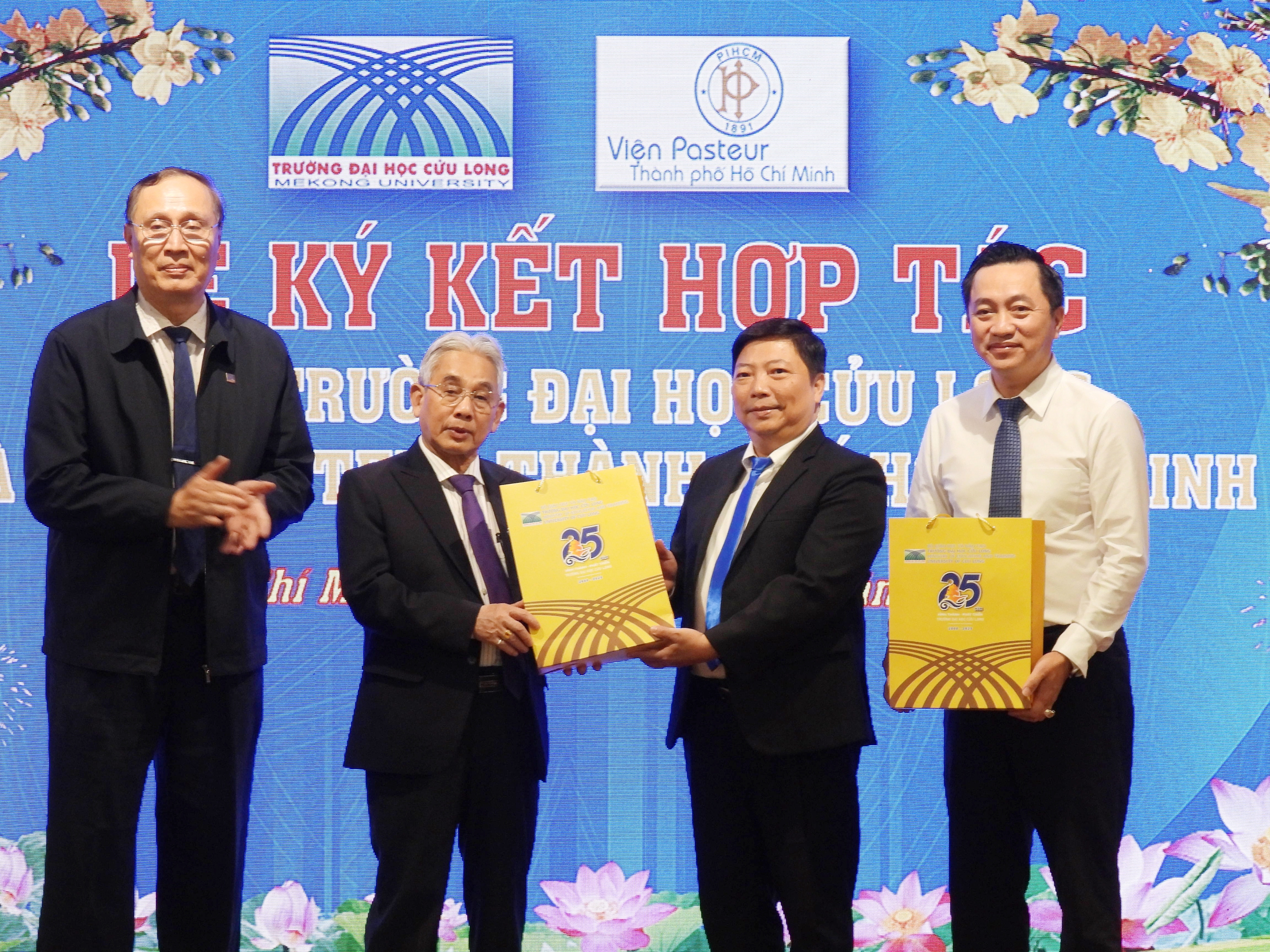 Trường Đại học Cửu Long k&yacute; hợp t&aacute;c với Viện Pasteur TPHCM - Ảnh 6.