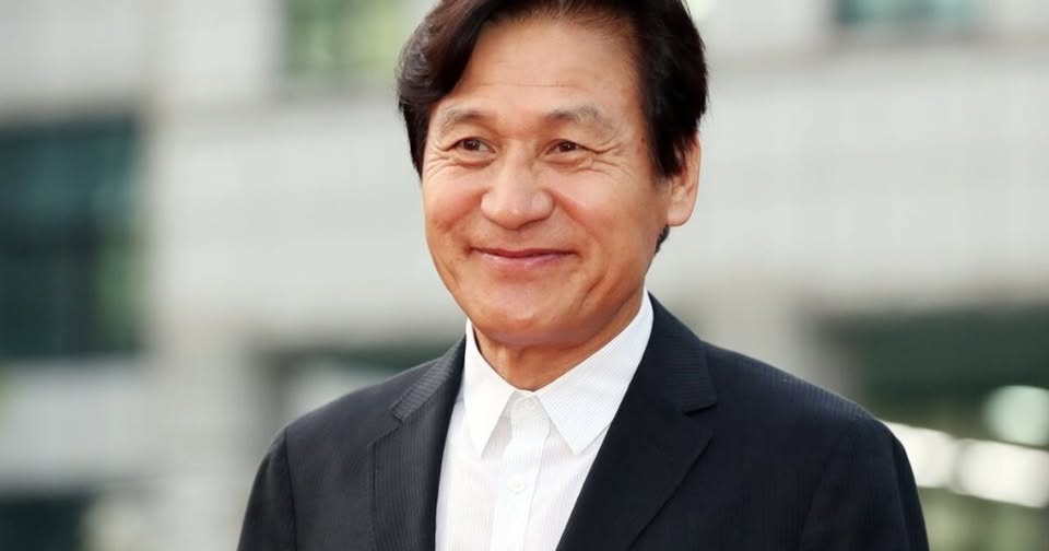 T&agrave;i tử Lee Jung-Jae, Jung Woo-sung t&uacute;c trực đ&aacute;m tang của Ahn Sung-ki - Ảnh 4.