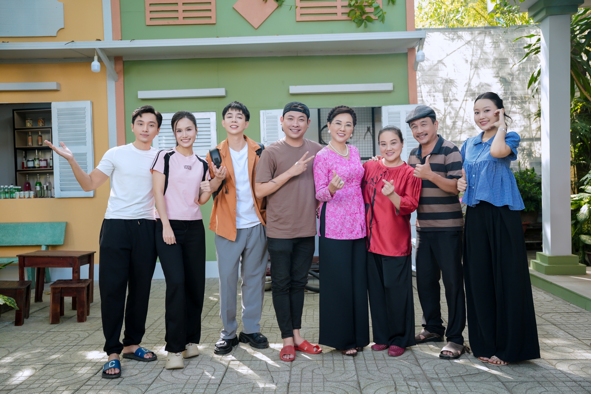 Diễn vi&ecirc;n Phương Dung tiết lộ "&aacute;o v&iacute;a" từ cả trăm &aacute;o b&agrave; ba đủ m&agrave;u - Ảnh 4.