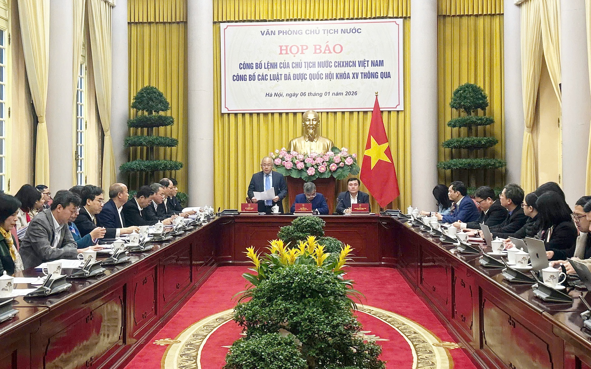 Công bố Lệnh của Chủ tịch nước về các luật thuế, nhiều quy định liên quan hộ kinh doanh