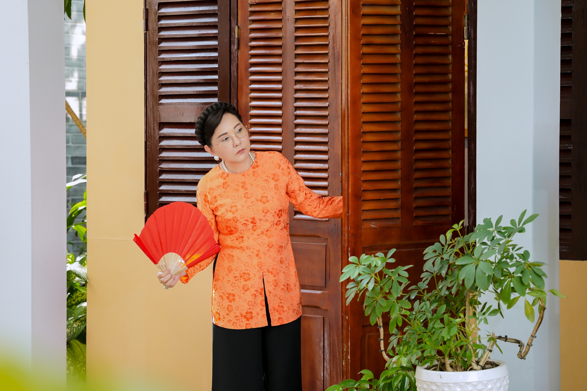 Diễn vi&ecirc;n Phương Dung tiết lộ "&aacute;o v&iacute;a" từ cả trăm &aacute;o b&agrave; ba đủ m&agrave;u - Ảnh 6.