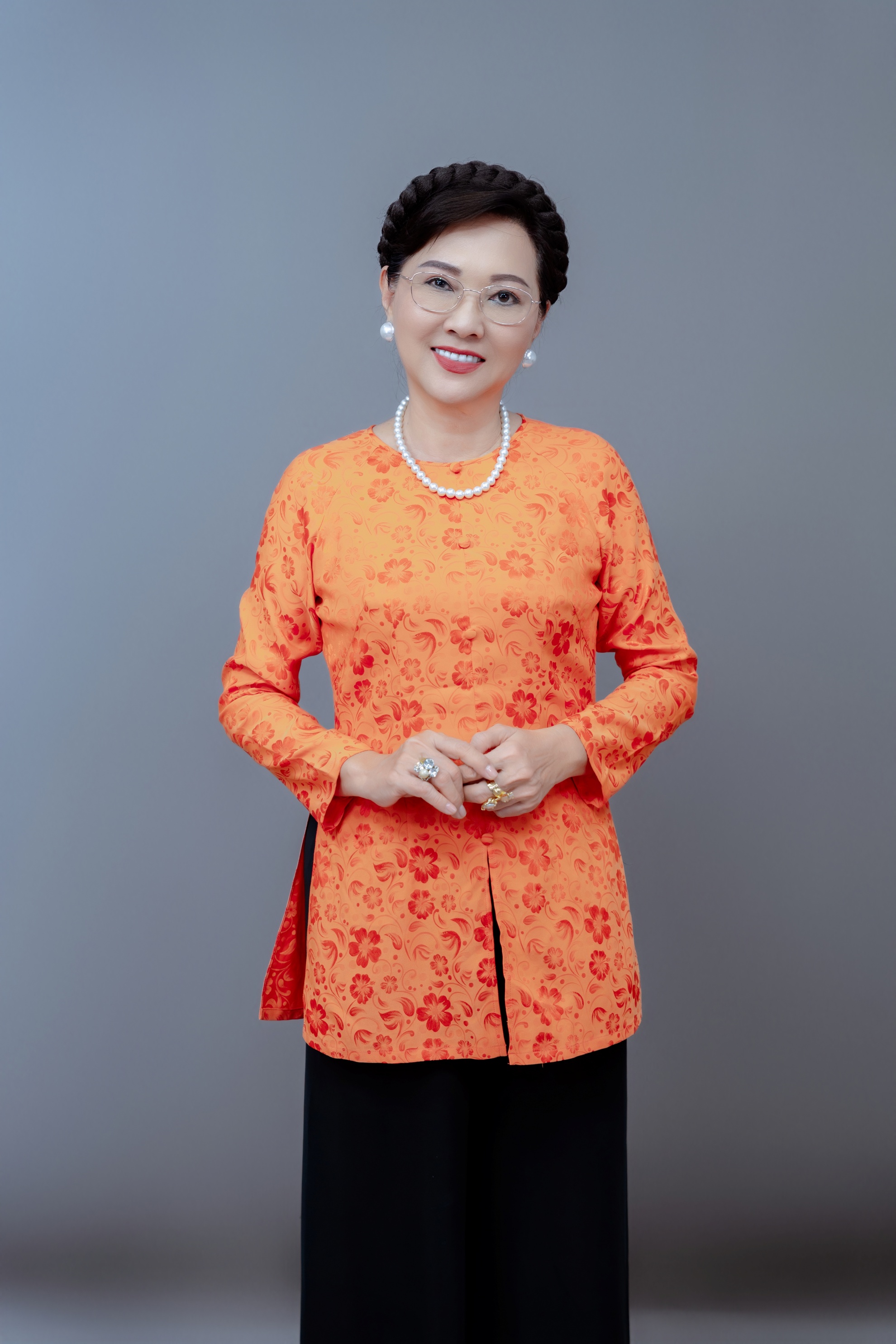 Diễn vi&ecirc;n Phương Dung tiết lộ "&aacute;o v&iacute;a" từ cả trăm &aacute;o b&agrave; ba đủ m&agrave;u - Ảnh 5.