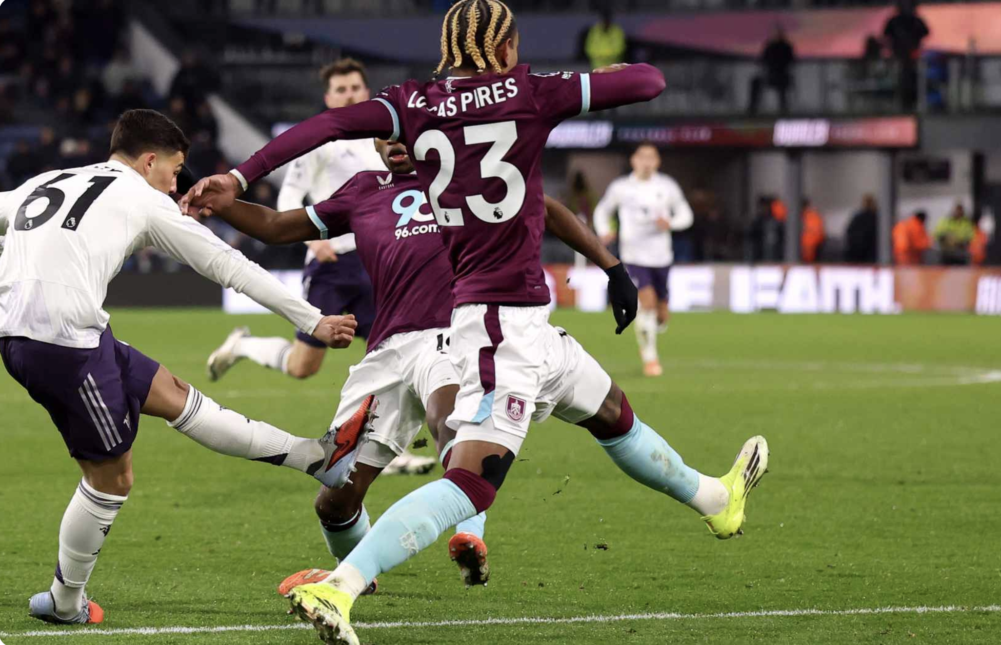 Man United mất thắng trước Burnley, HLV tạm quyền Darren Fletcher kém vui - Ảnh 6.