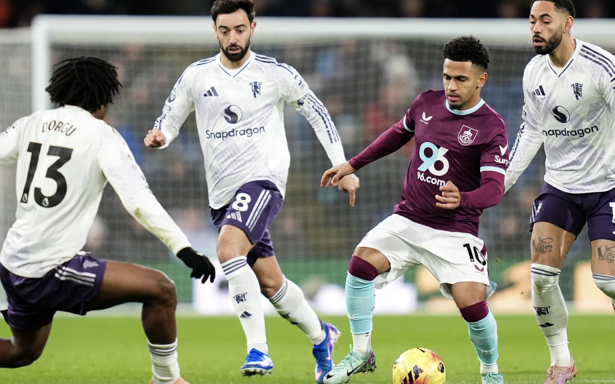Man United mất thắng trước Burnley, HLV tạm quyền Darren Fletcher kém vui