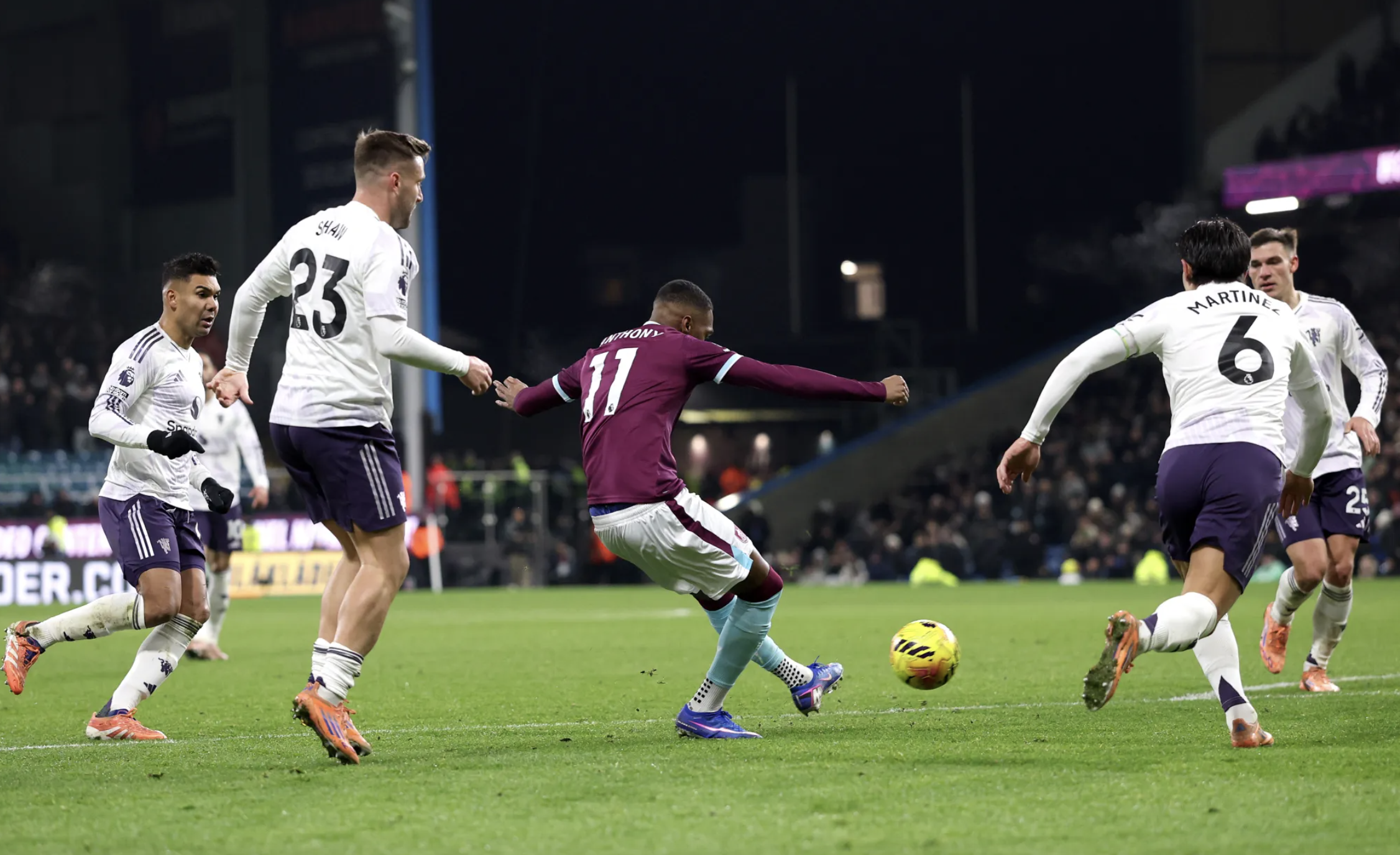 Man United mất thắng trước Burnley, HLV tạm quyền Darren Fletcher kém vui - Ảnh 5.