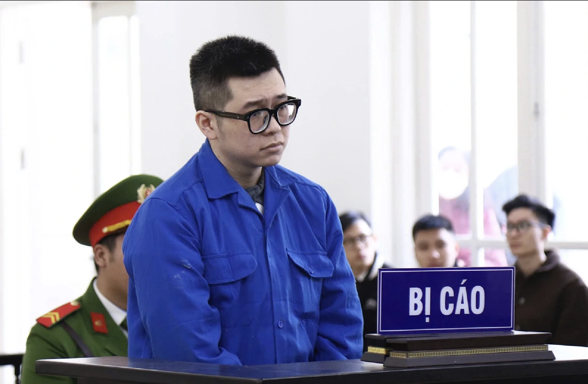Người đàn ông hành hung phụ nữ ở sảnh thang máy: Đặng Chí Thành hầu tòa - Ảnh 1.