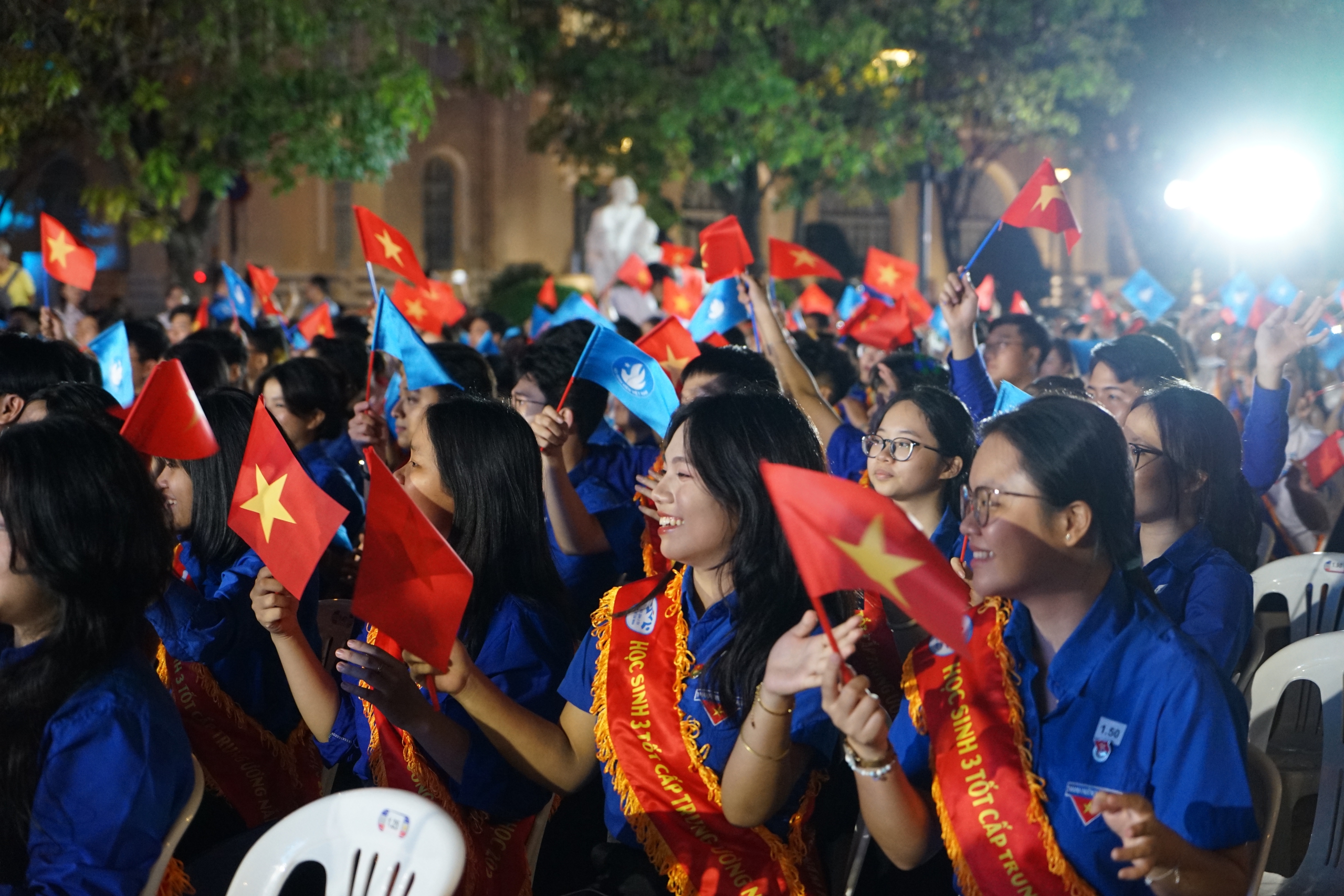 Hơn 2.000 học sinh, sinh viên TP HCM đồng diễn “Khát vọng vươn mình” - Ảnh 7.