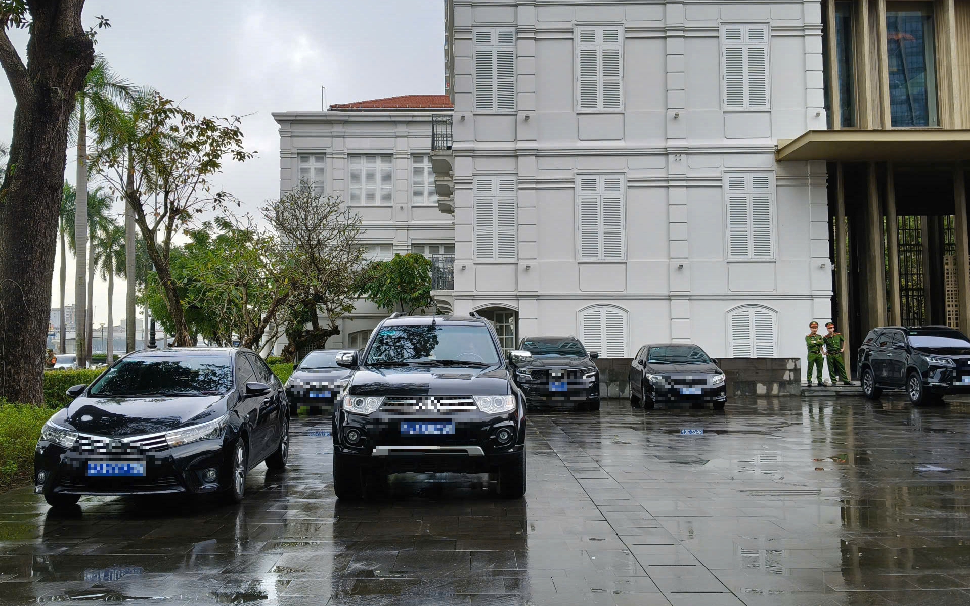 Xe Mercedes từng khởi điểm thanh lý hơn 630 triệu ở Đà Nẵng nay rớt còn 282 triệu