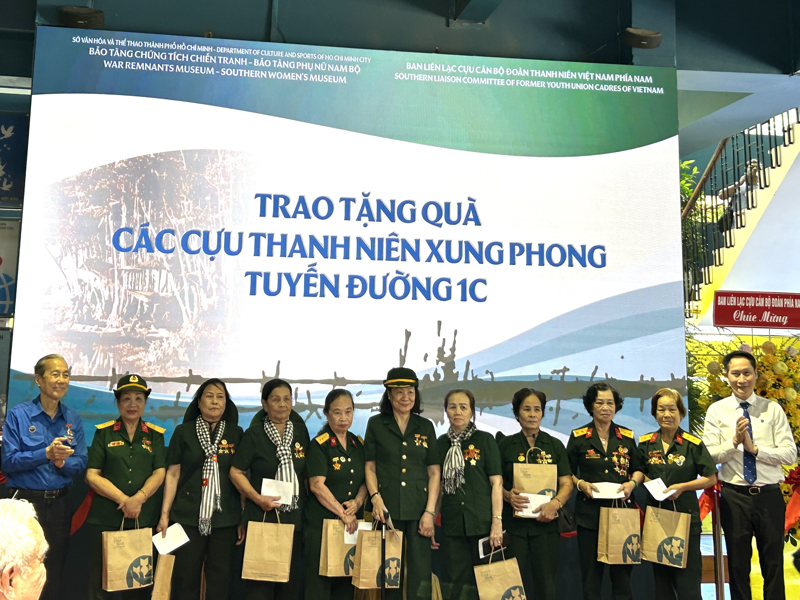 Khai mạc trưng b&agrave;y "Thời thanh xu&acirc;n tr&ecirc;n tuyến đường 1C huyền thoại" - Ảnh 5.