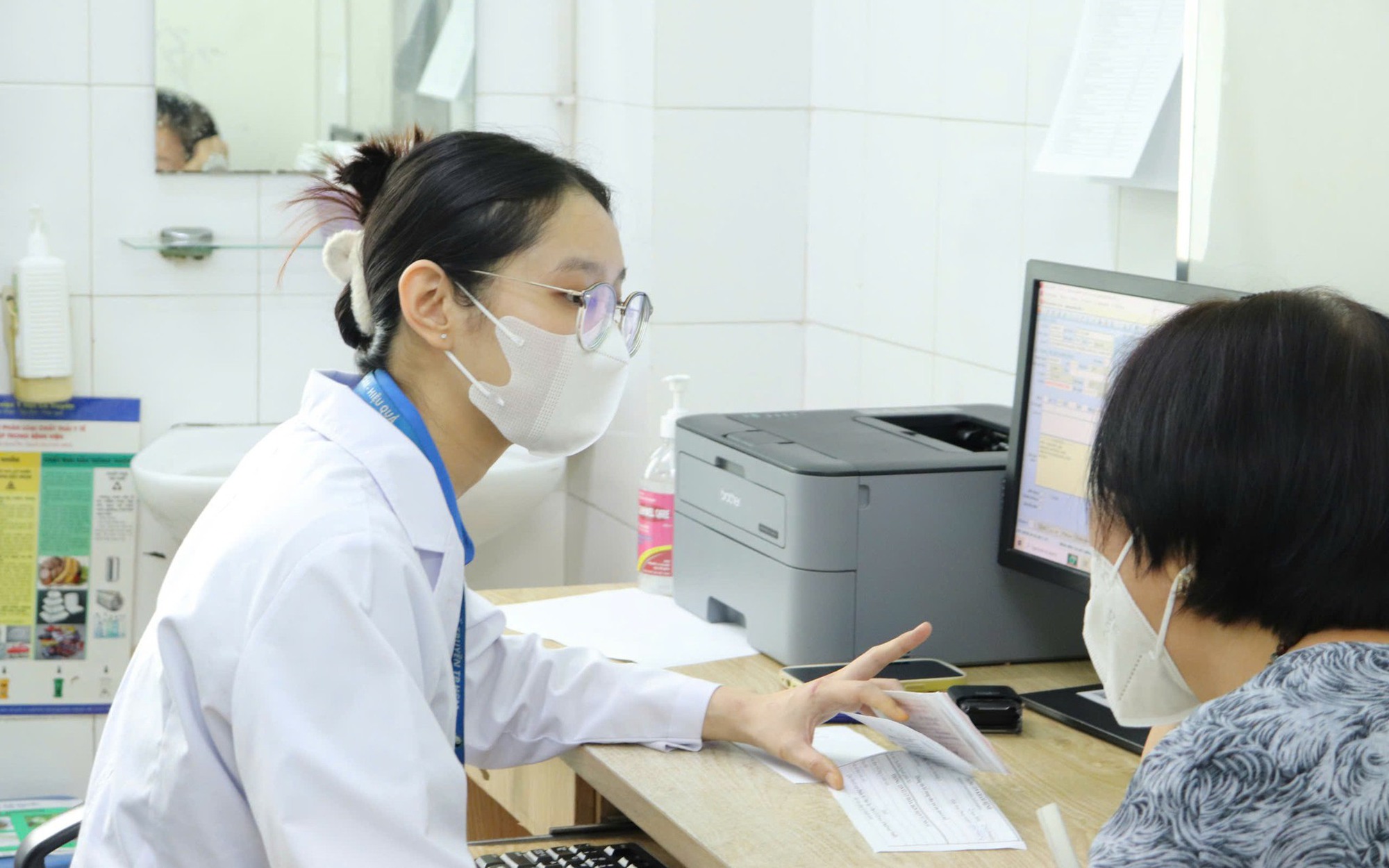 Quyết sách mới nâng cao đáng kể đời sống cho nhân viên y tế