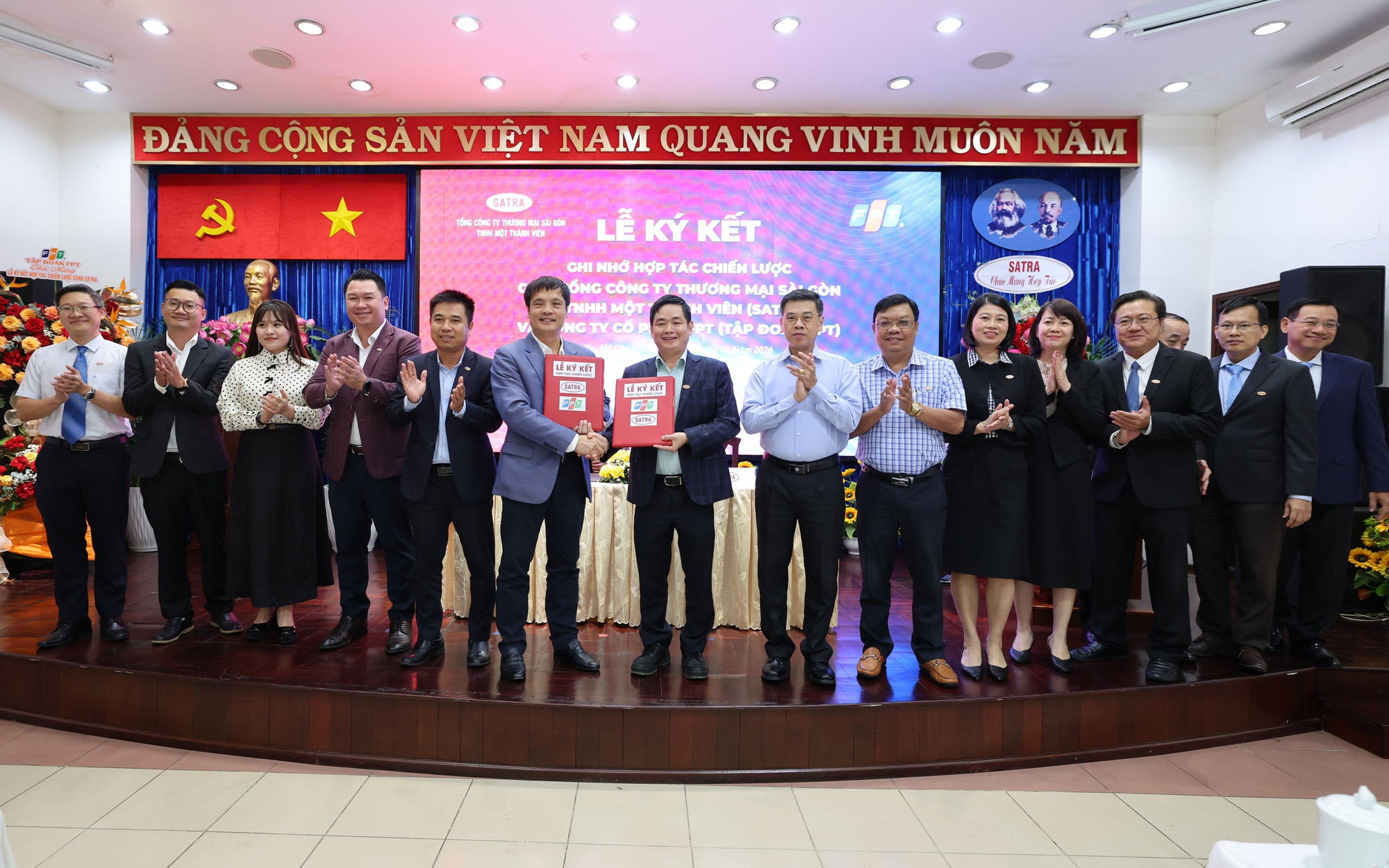 Hai ông lớn SATRA và FPT bắt tay hợp tác chiến lược