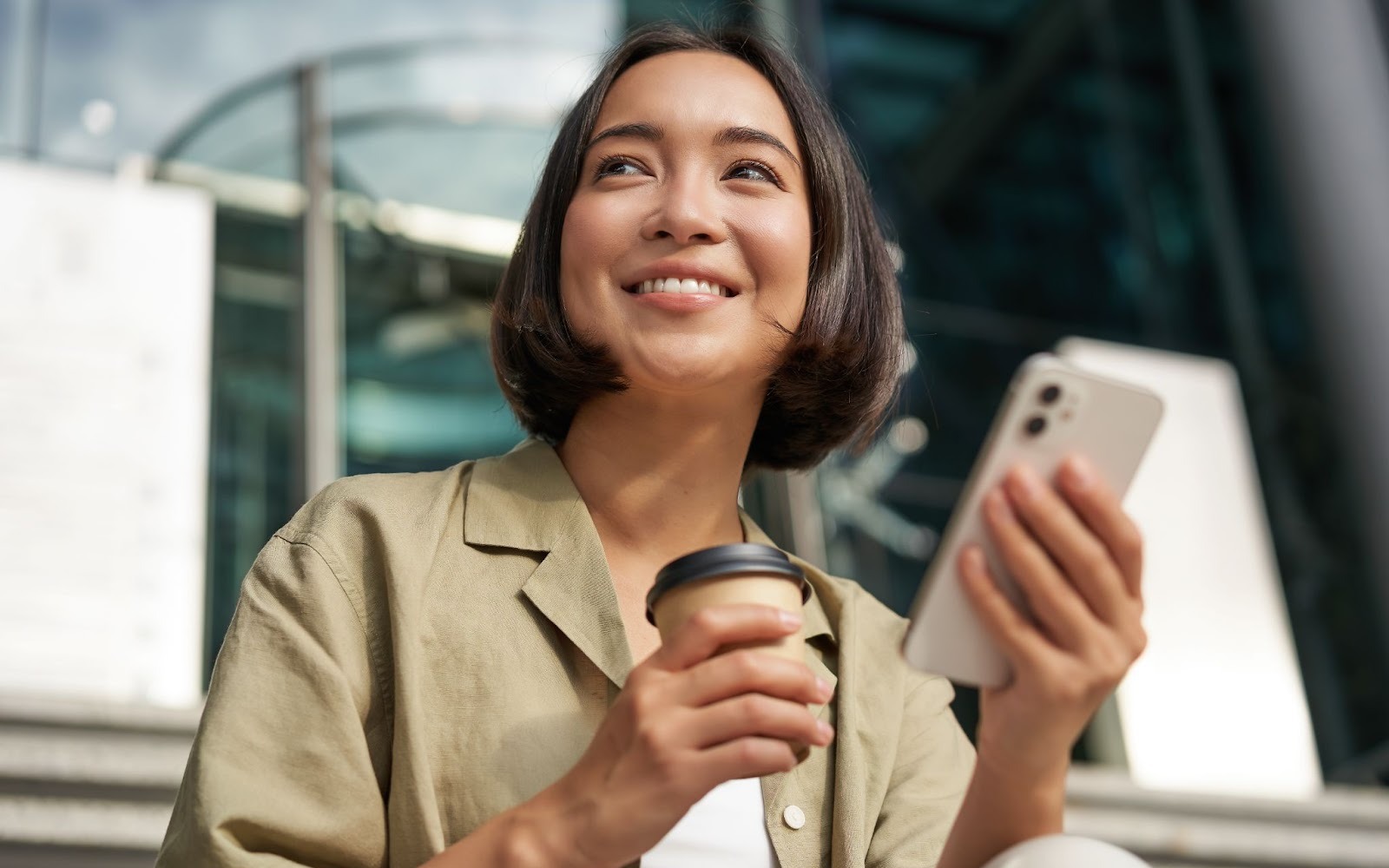 Doanh nghiệp tương tác với người dùng trên ứng dụng nhắn tin có gì khác?