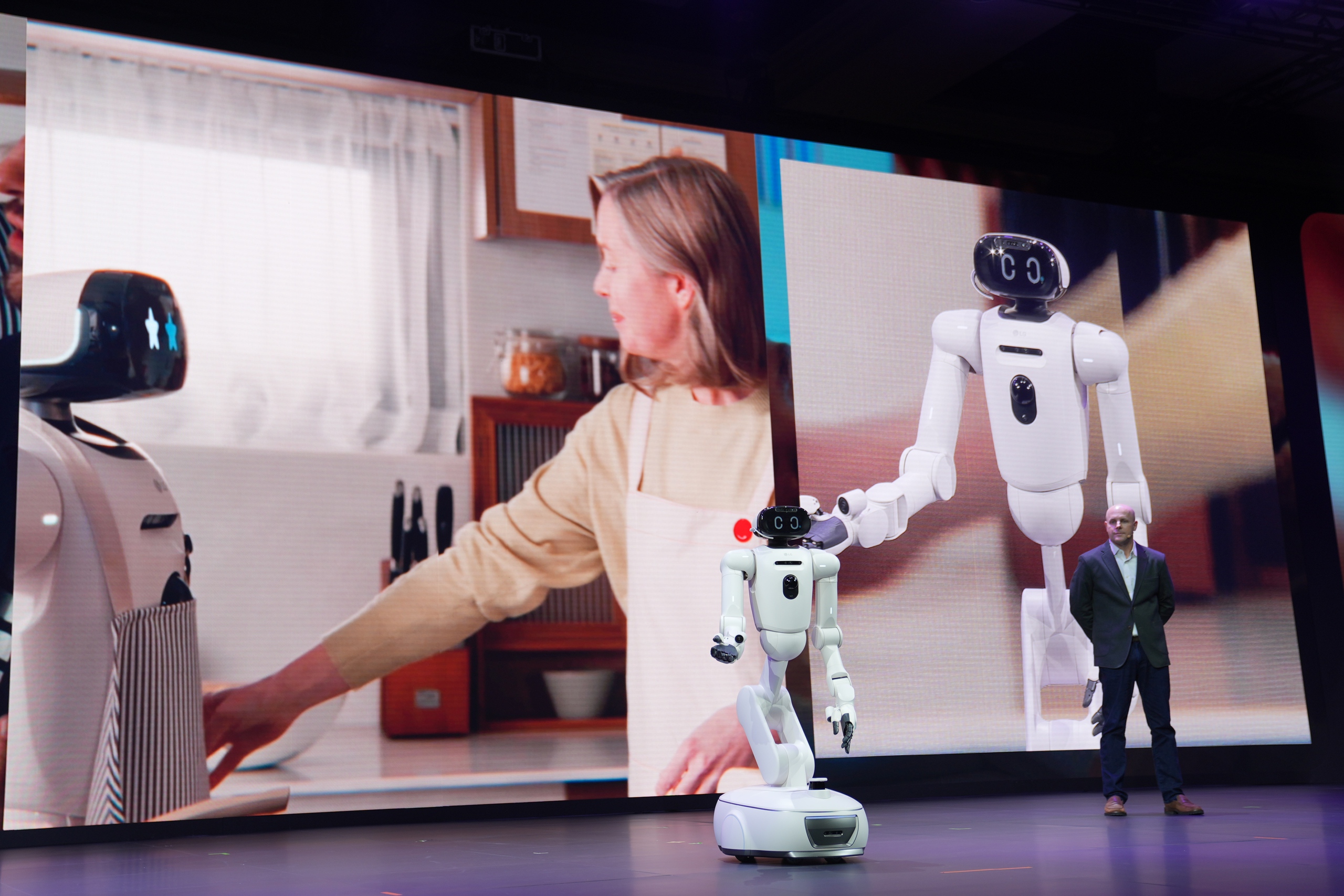 Tâm điểm robot hình người tại CES 2026 - Ảnh 1.