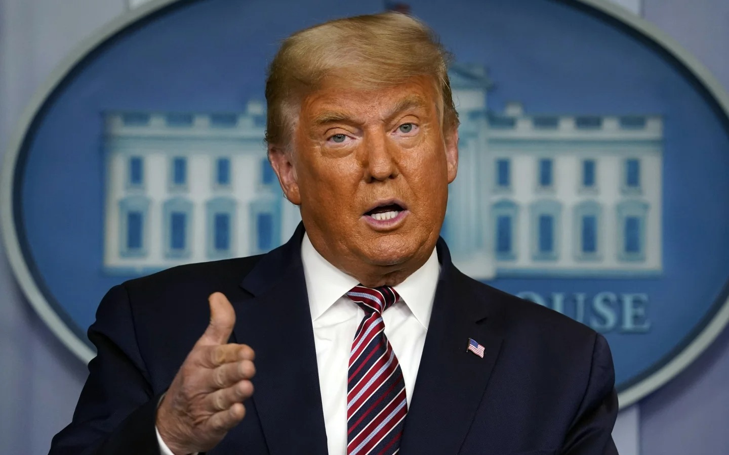Tổng thống Donald Trump lo lắng sẽ bị “luận tội”