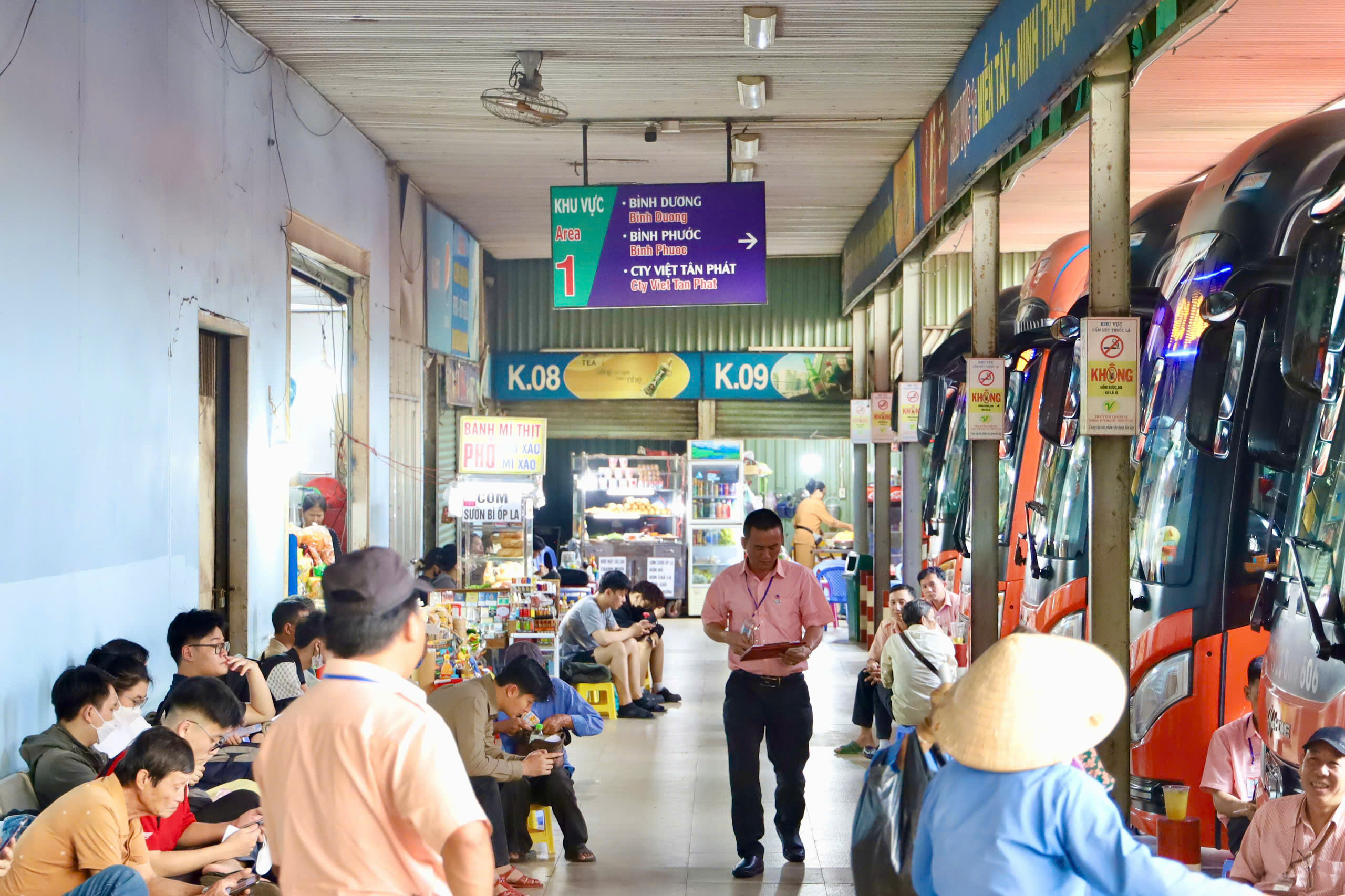 TPHCM lên kịch bản phục vụ hàng triệu lượt khách dịp Tết - Ảnh 2.