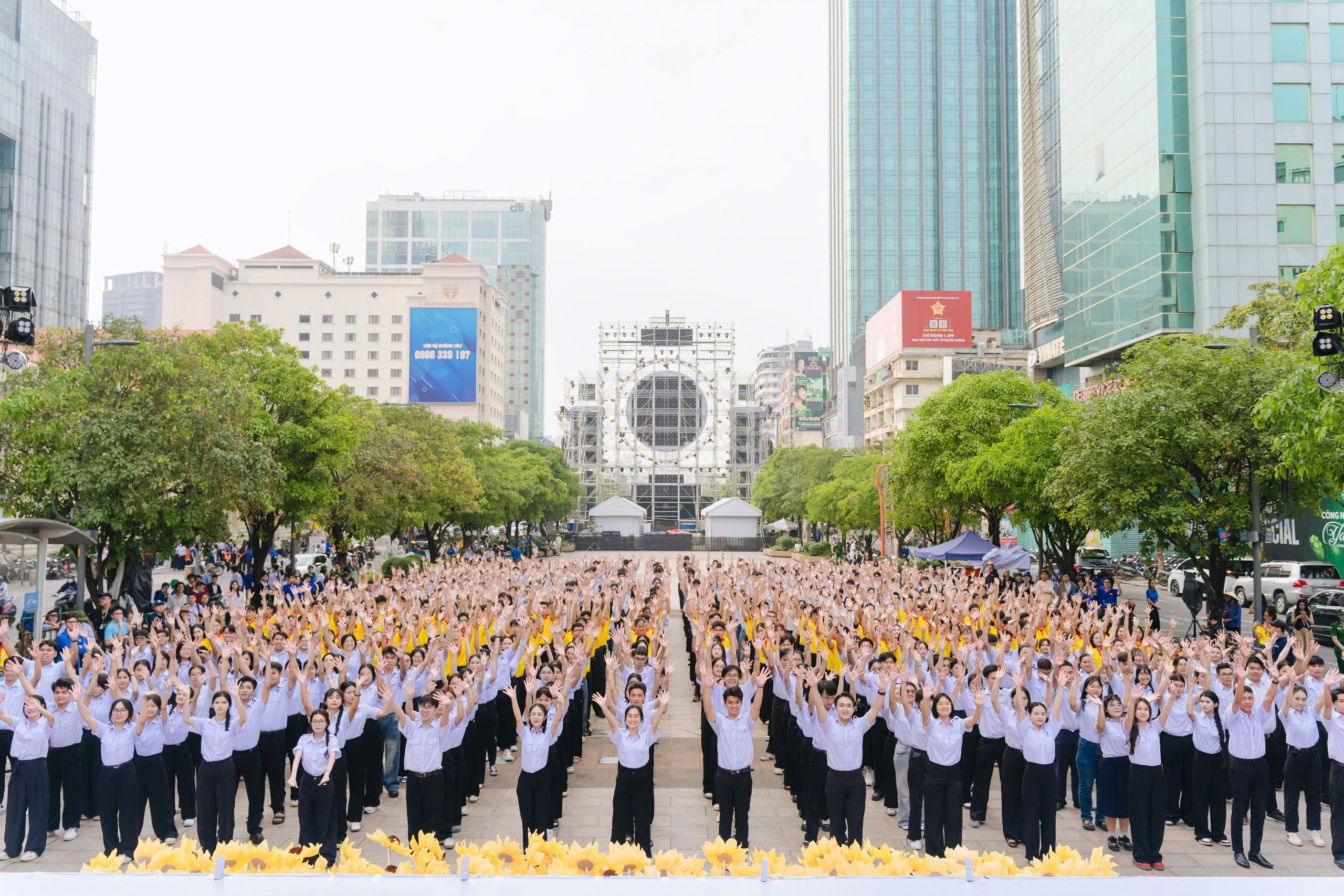 Hơn 2.000 học sinh, sinh viên TP HCM đồng diễn “Khát vọng vươn mình” - Ảnh 3.