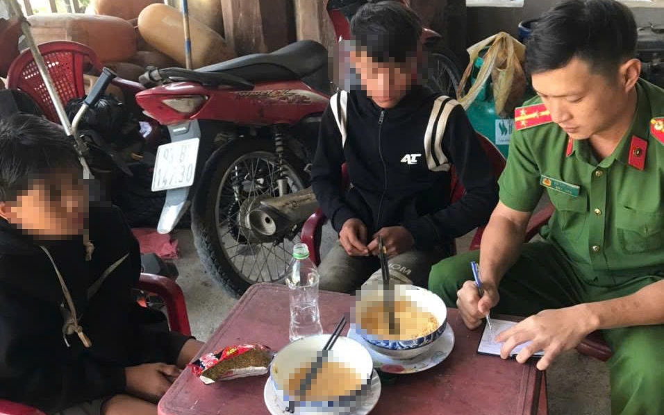 Hai thiếu niên trôi dạt trên lòng hồ thủy điện nhiều giờ