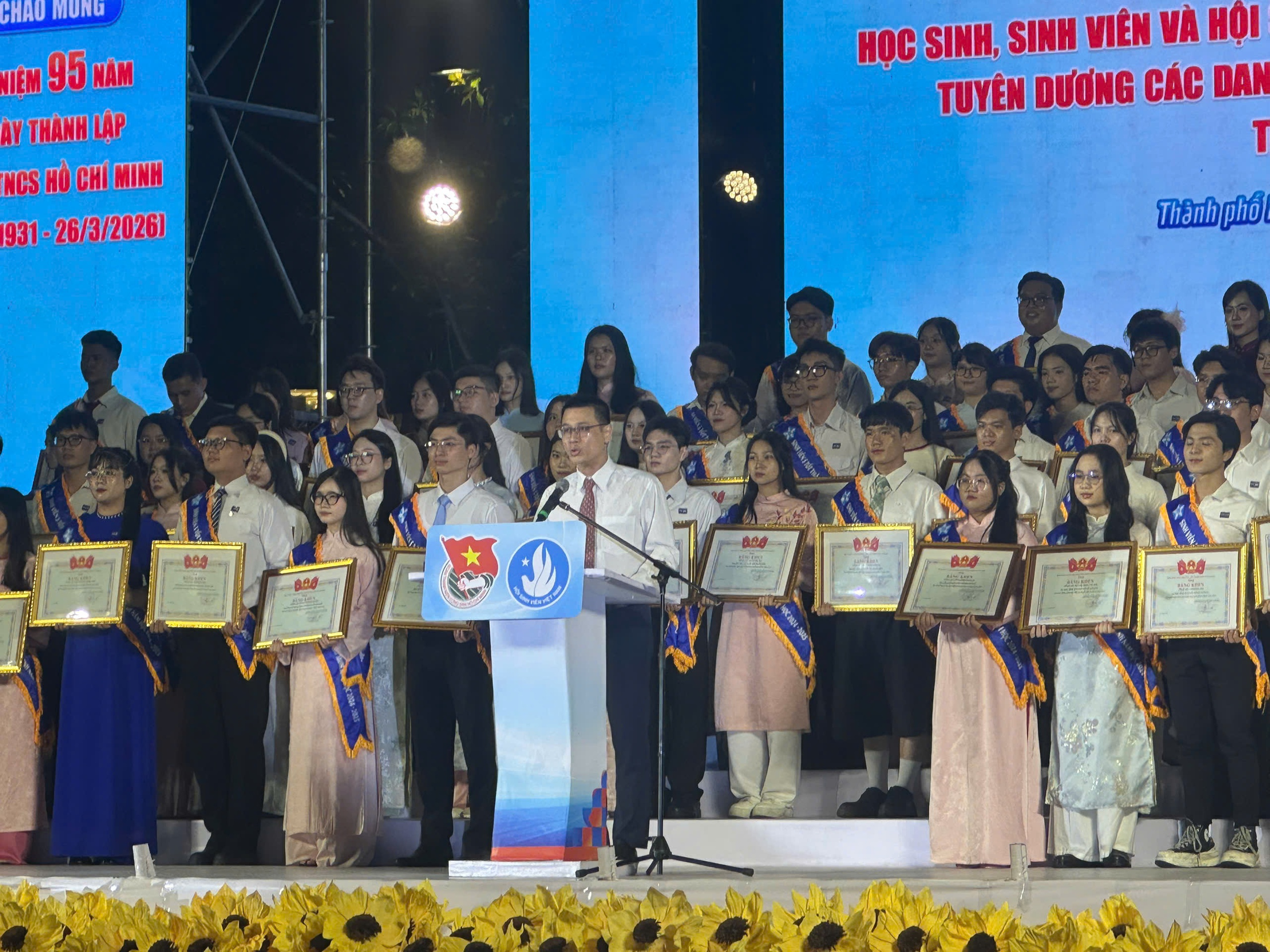 Hơn 2.000 học sinh, sinh viên TP HCM đồng diễn “Khát vọng vươn mình” - Ảnh 8.