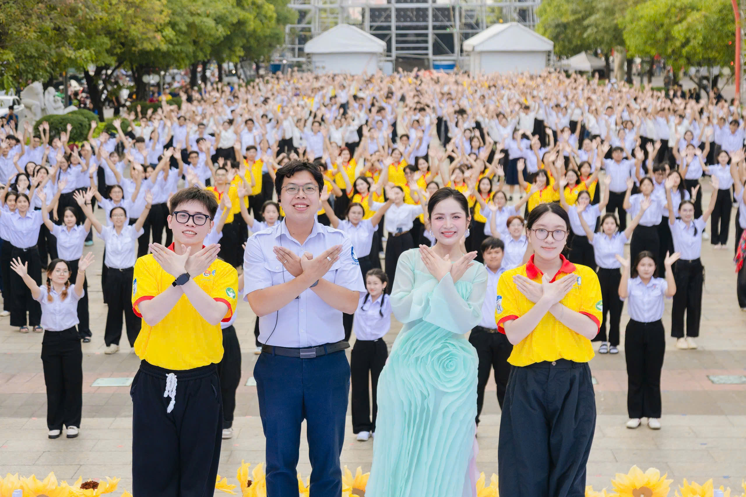 Hơn 2.000 học sinh, sinh viên TP HCM đồng diễn “Khát vọng vươn mình” - Ảnh 4.