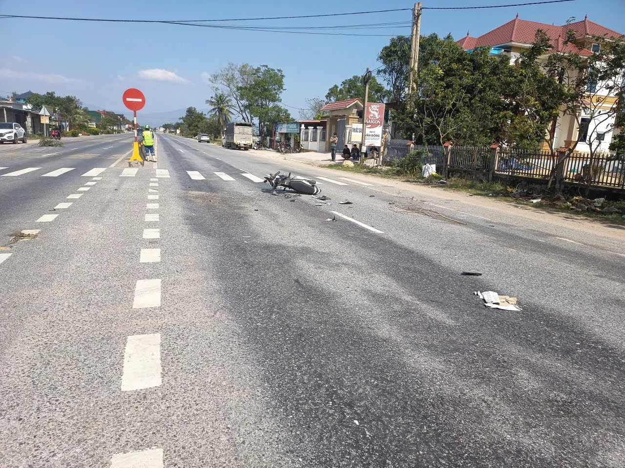Tai nạn nghi&ecirc;m trọng ở Quảng Trị, 3 học sinh nguy kịch - Ảnh 1.