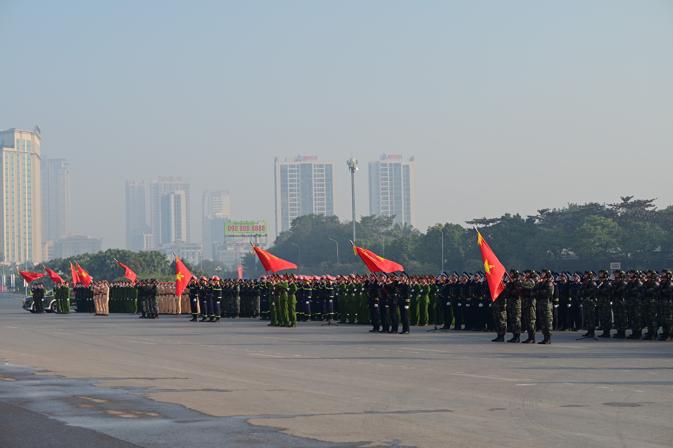 Lực lượng đặc nhiệm c&ugrave;ng kh&iacute; t&agrave;i hiện đại bảo vệ Đại hội Đảng to&agrave;n quốc lần thứ XIV - Ảnh 1.