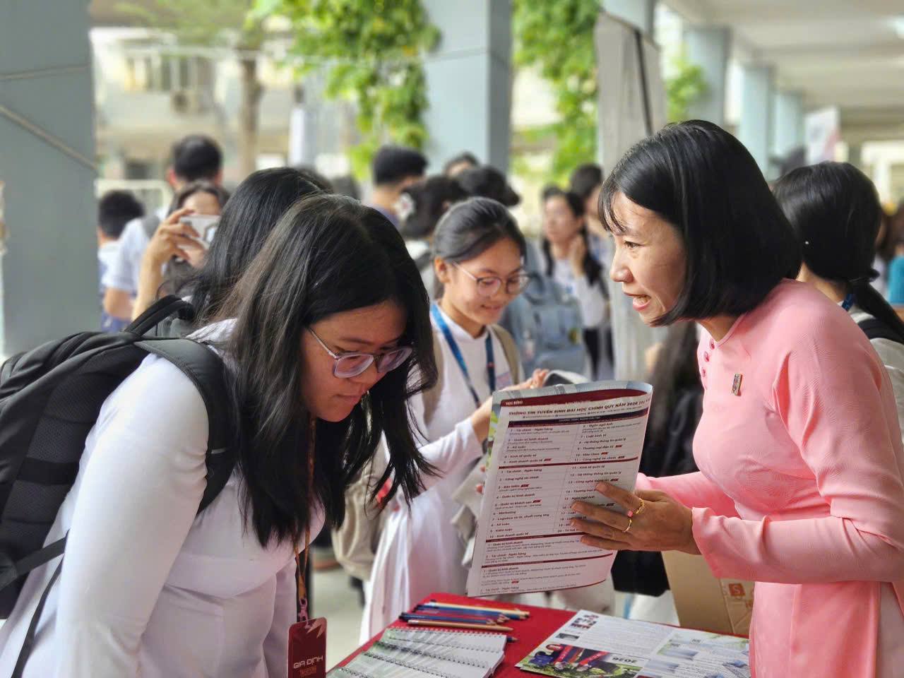 Học sinh đôn đáo đổi tổ hợp xét tuyển đại học - Ảnh 1.