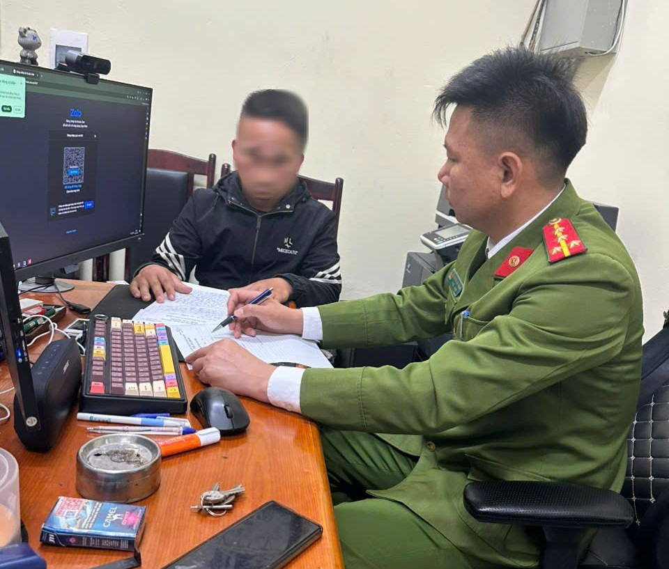 Người đàn ông đốt pháo nổ mừng tân gia bị xử lý theo pháp luật - Ảnh 2.