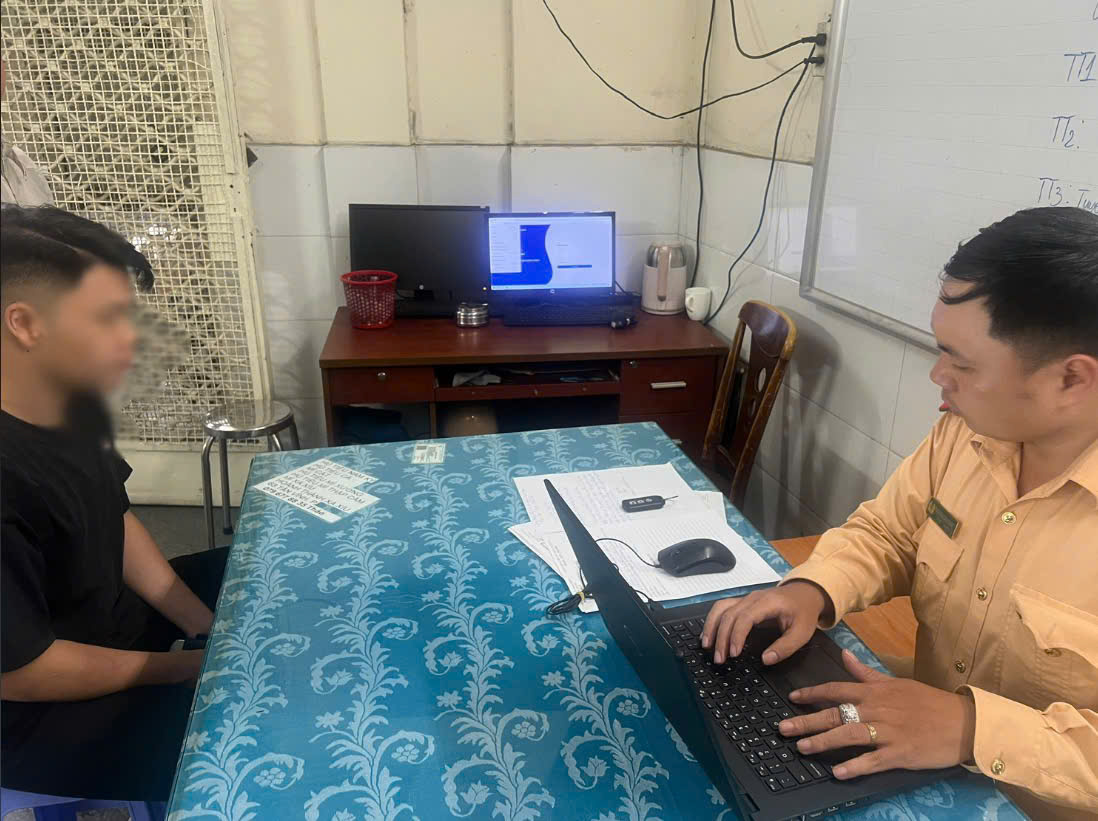 Tịch thu xe SH do nam thanh niên buông tay trên cầu Ba Son - Ảnh 1.