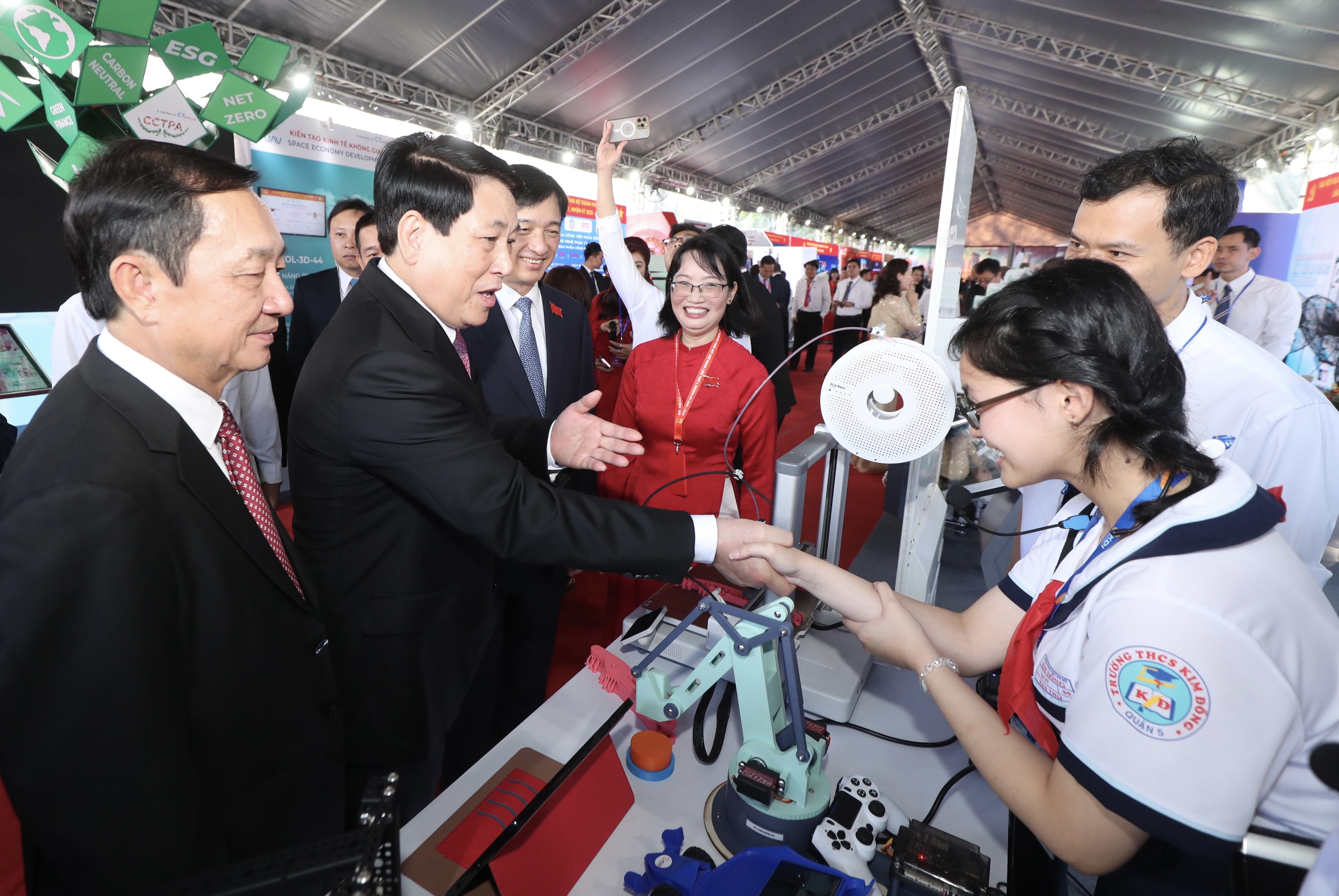 [Emagazine] - 12 dấu ấn nổi bật của TPHCM năm 2025 - Ảnh 19.