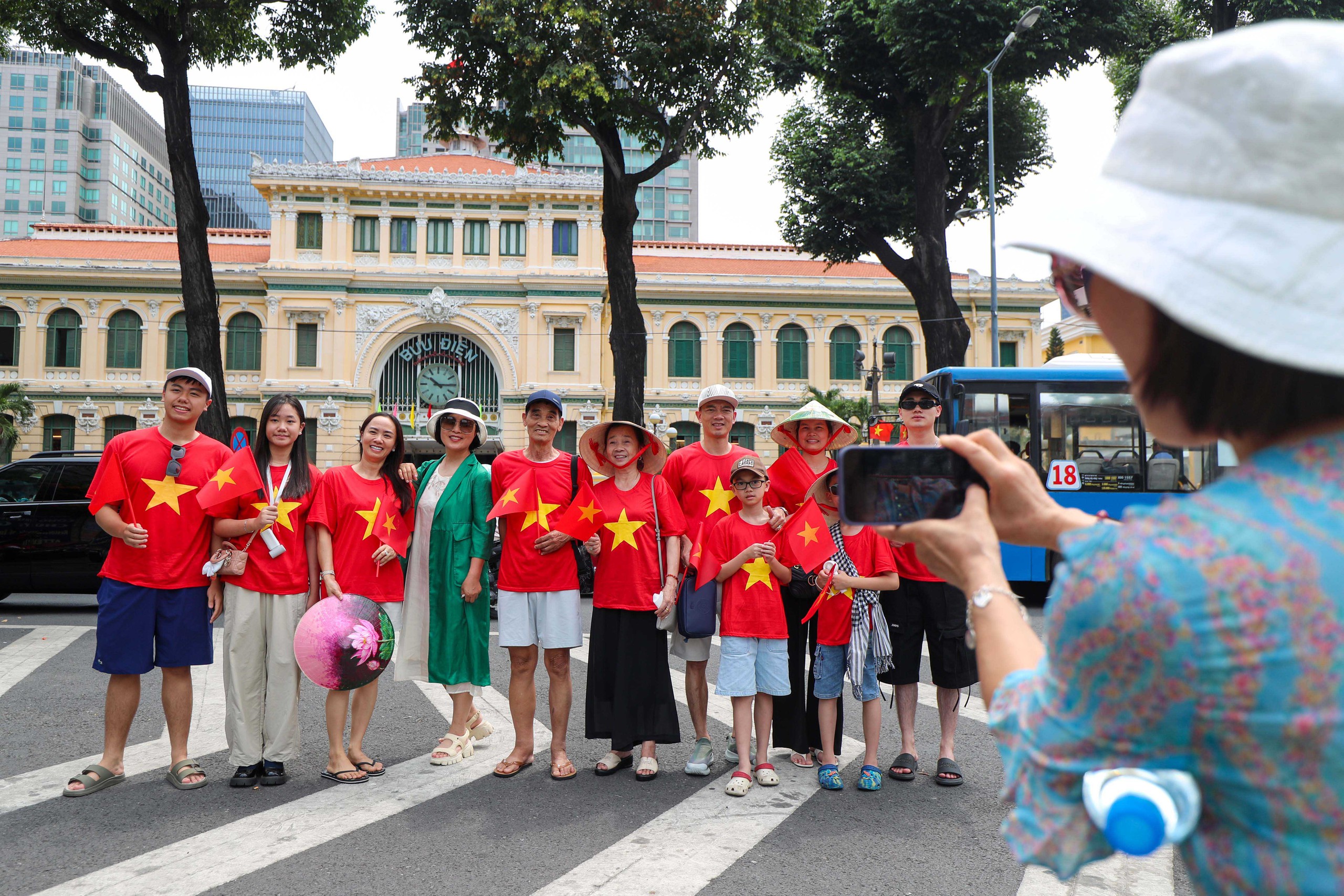 [Emagazine] - 12 dấu ấn nổi bật của TPHCM năm 2025 - Ảnh 55.