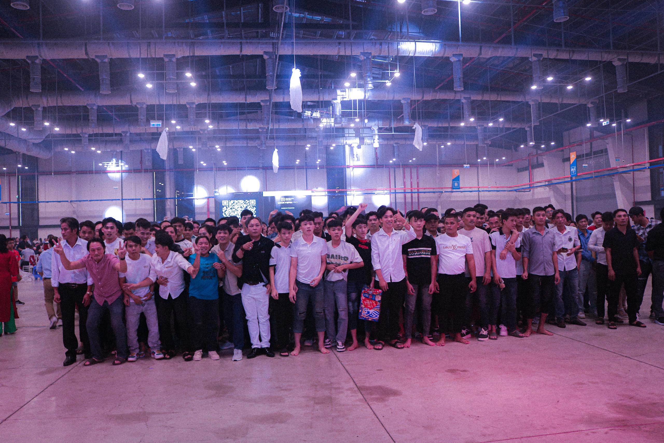 Một c&ocirc;ng ty tại TPHCM g&acirc;y sốc với tiệc tất ni&ecirc;n v&agrave; qu&agrave; khủng - Ảnh 4.