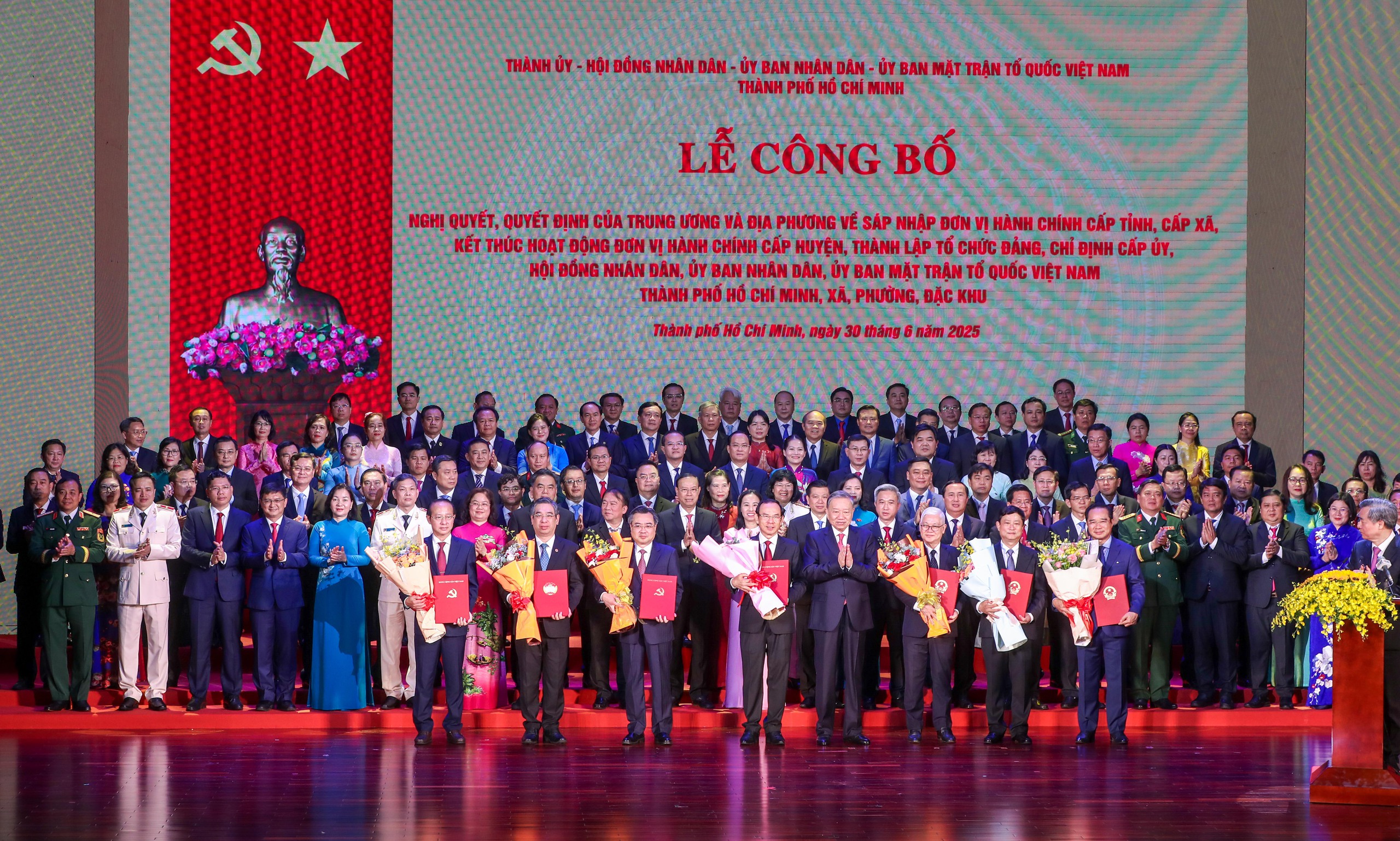 [Emagazine] - 12 dấu ấn nổi bật của TPHCM năm 2025 - Ảnh 2.