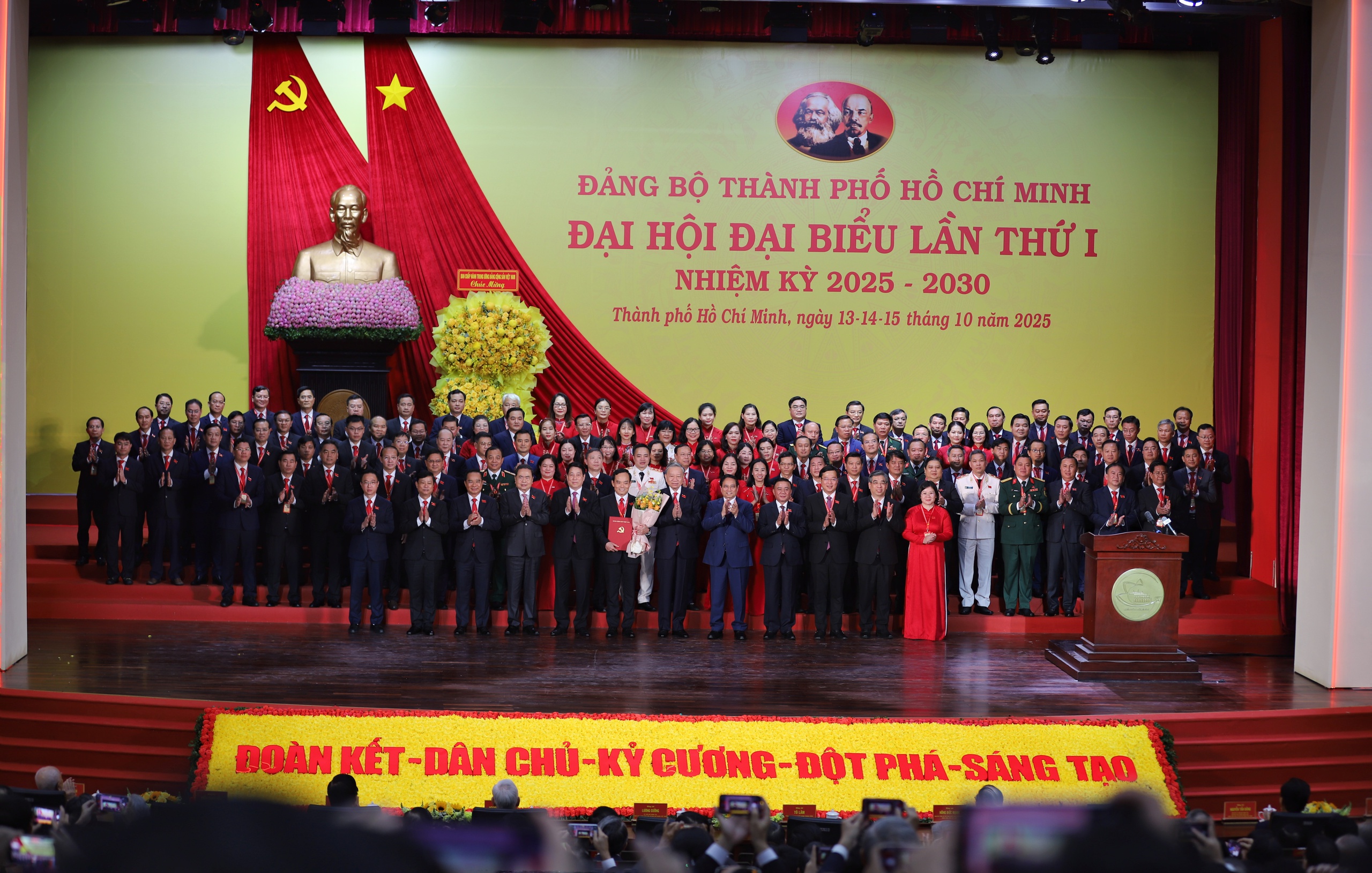 [Emagazine] - 12 dấu ấn nổi bật của TPHCM năm 2025 - Ảnh 17.