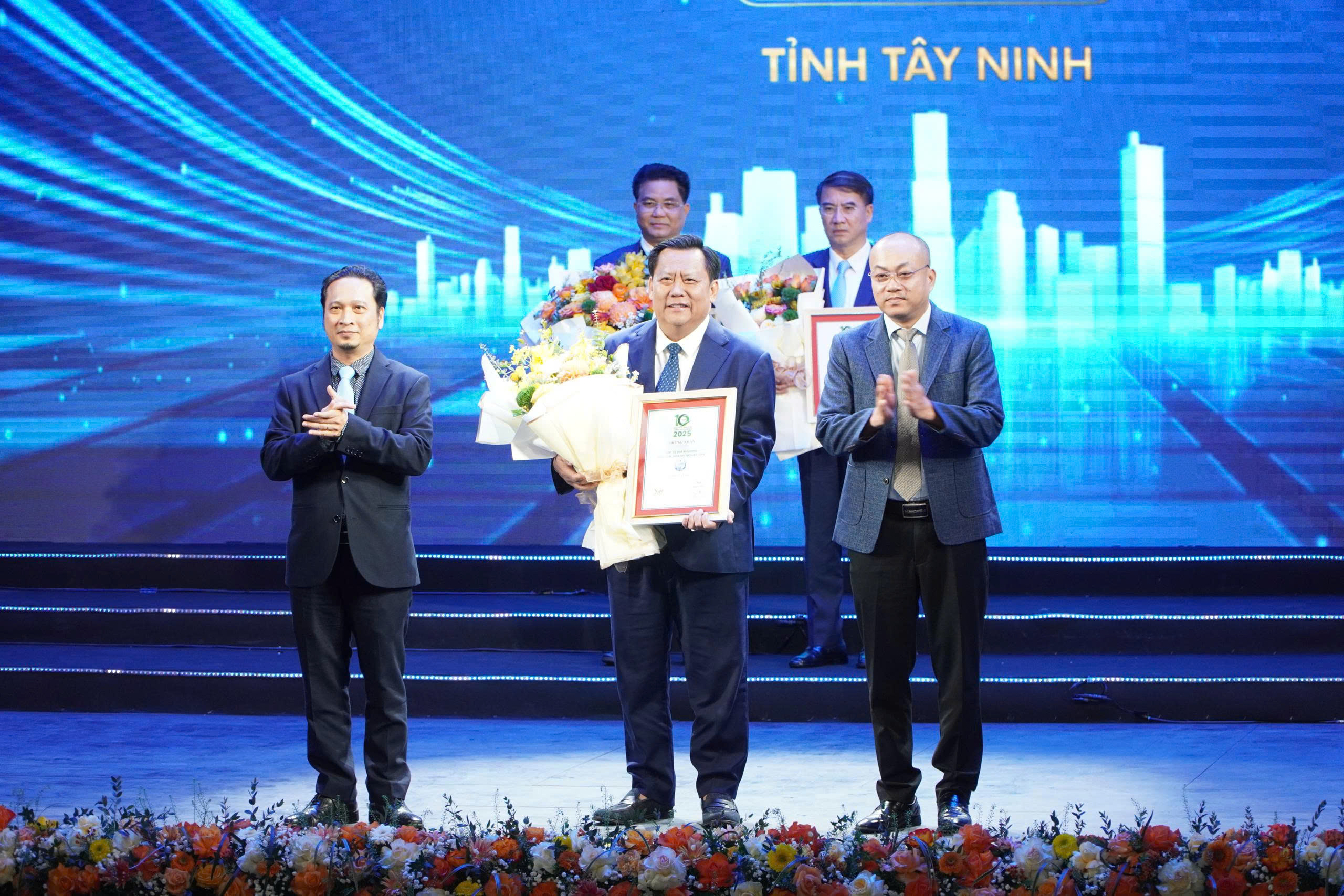 Tây Ninh vào tốp 10 địa phương hấp dẫn doanh nghiệp lớn năm 2025 - Ảnh 3.