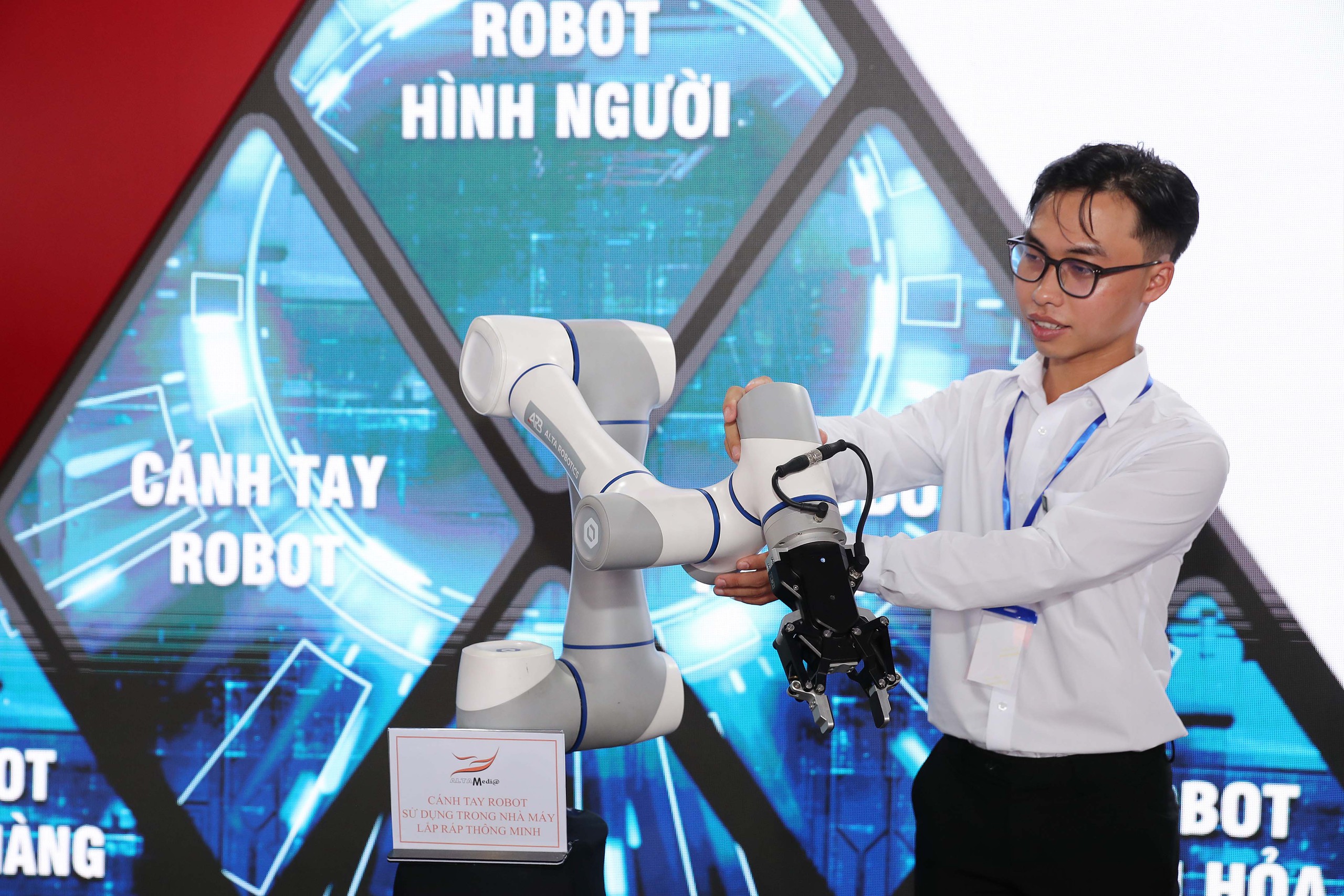 [Emagazine] - 12 dấu ấn nổi bật của TPHCM năm 2025 - Ảnh 62.