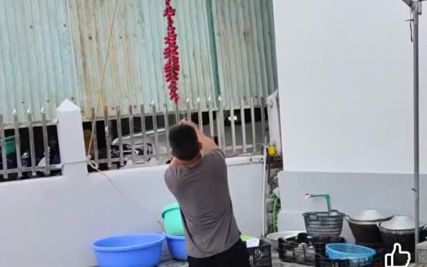 Người đàn ông đốt pháo nổ mừng tân gia rồi quay clip đăng Facebook