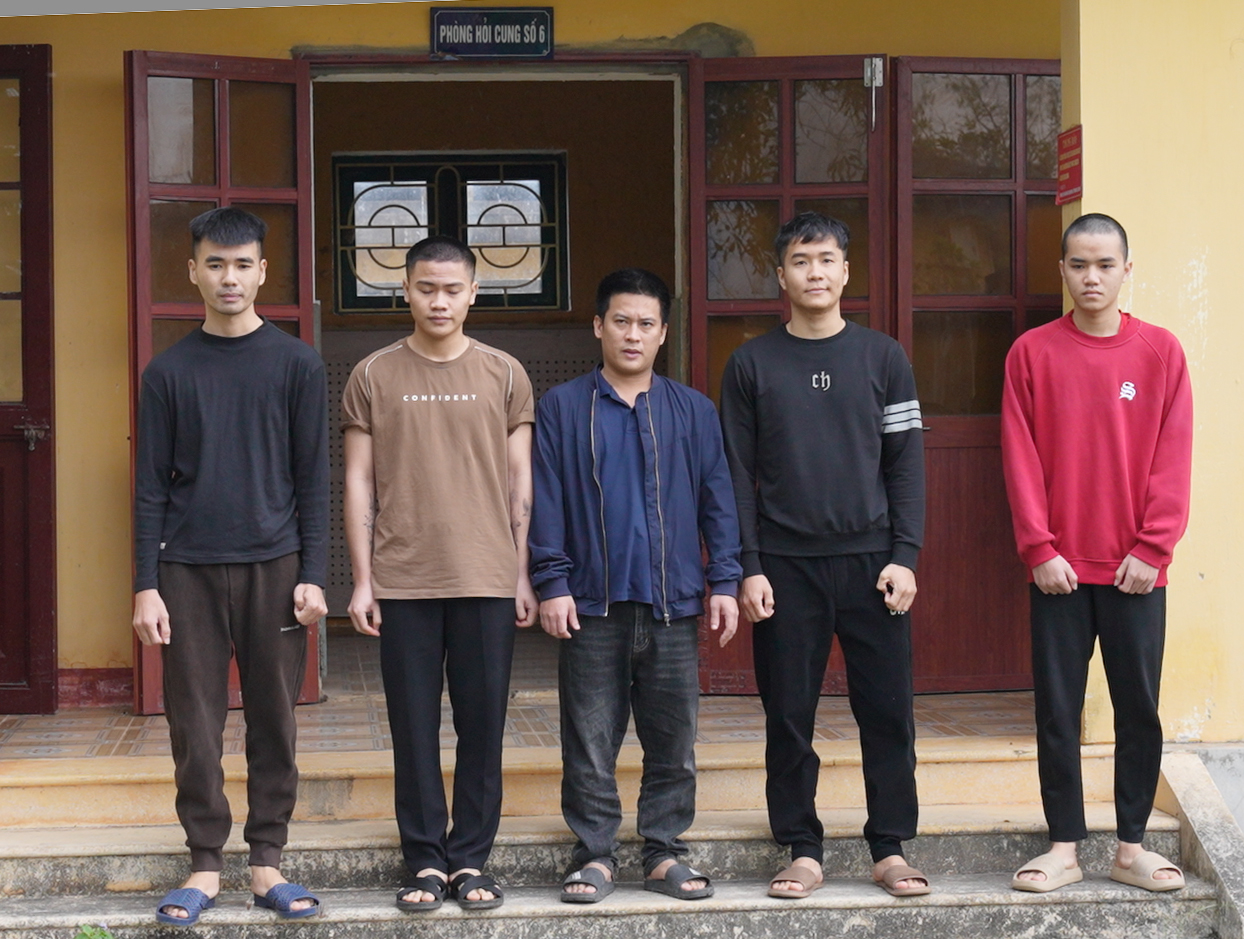 Công an Quảng Trị triệt phá đường dây đánh bạc online 100 tỉ đồng - Ảnh 1.