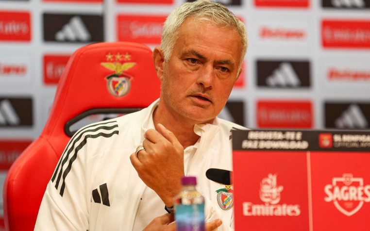 Mourinho nổi giận, bắt cầu thủ Benfica ngủ lại trung tâm huấn luyện