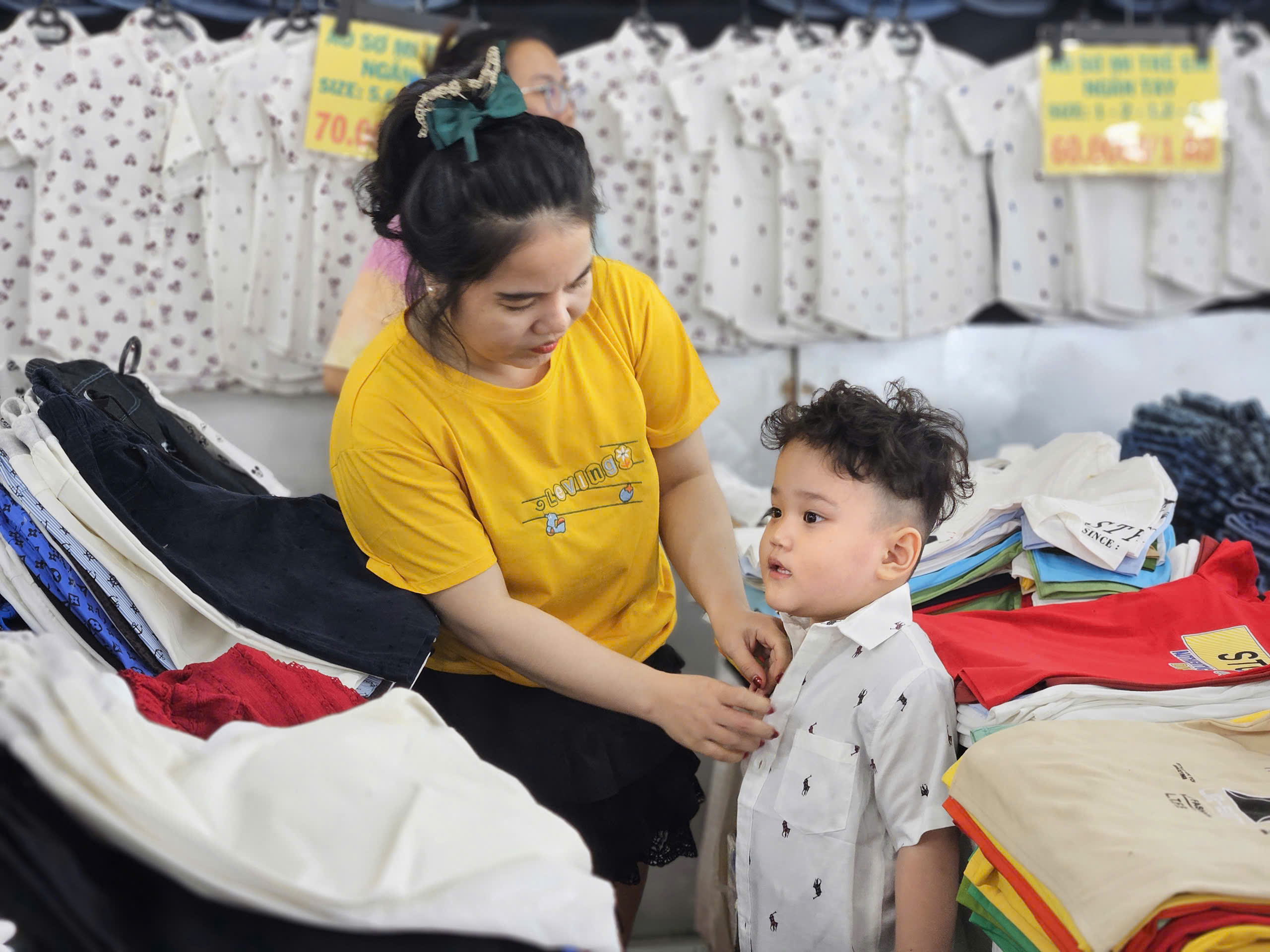 Sắm Tết "gi&aacute; hời", ăn uống thả ga tại Hội chợ quy m&ocirc; lớn nhất x&atilde; B&agrave; Điểm - Ảnh 6.